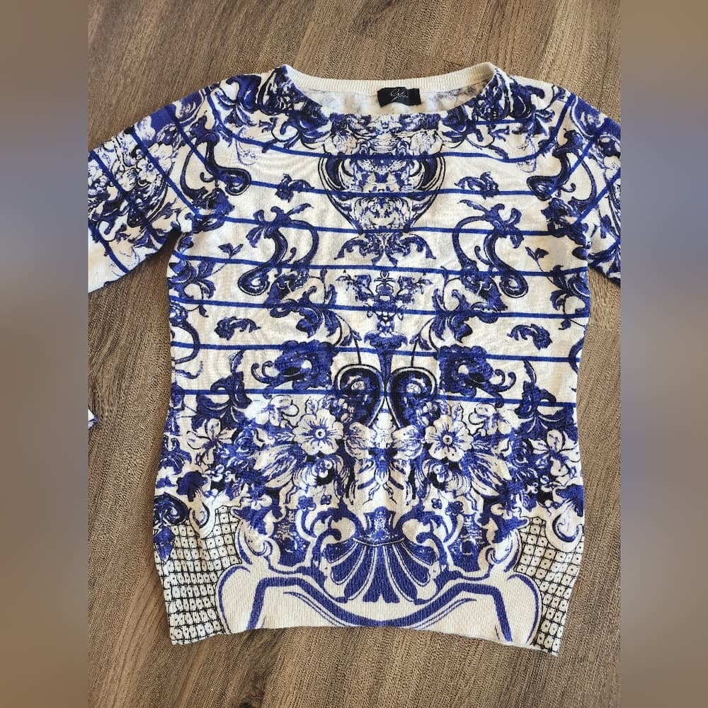 GNW Blue and White Crew Neck Sweater with Porcelain Pattern