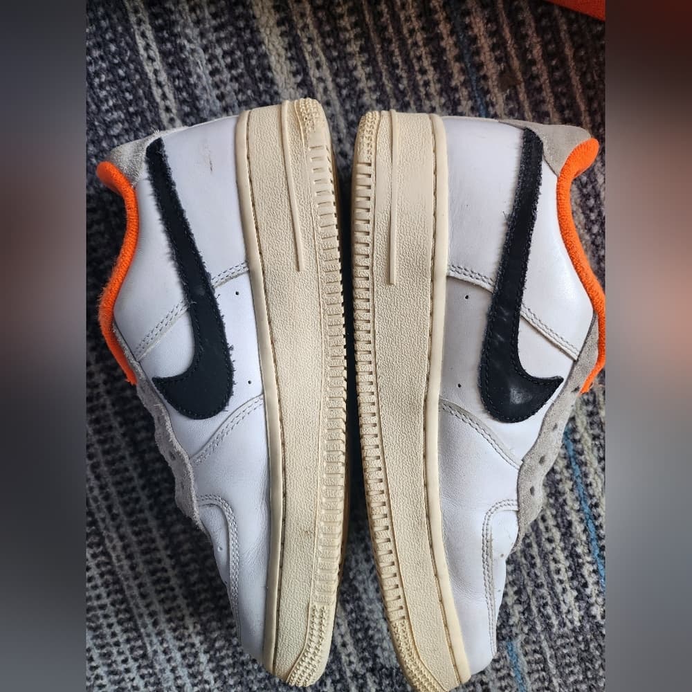 Youth Nike White and Orange Suede And Leather Air Force 1 '07 LV8 Sneakers - Thumbnail 6