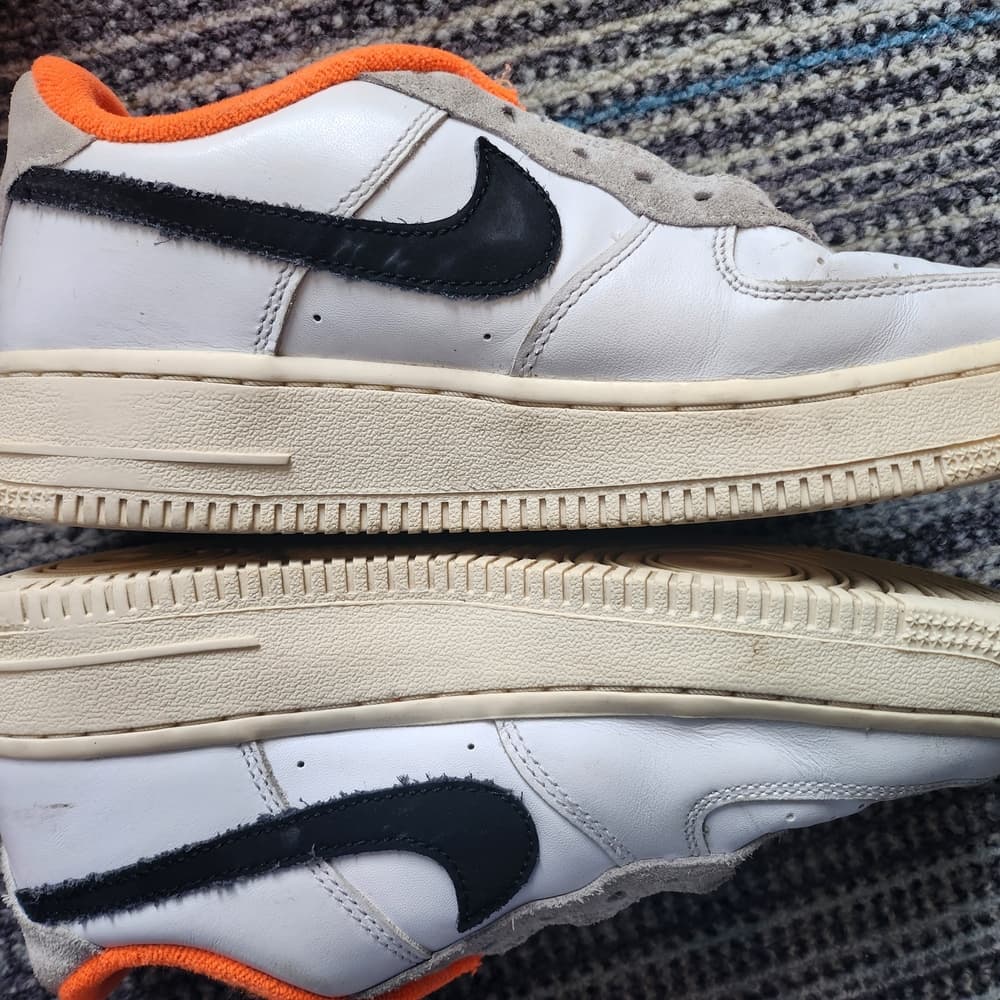 Youth Nike White and Orange Suede And Leather Air Force 1 '07 LV8 Sneakers - Thumbnail 7