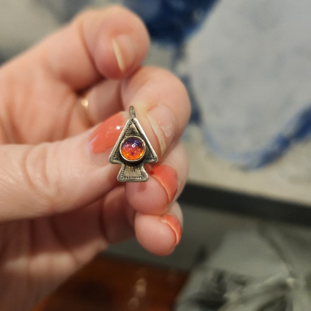 Awesome Vintage Silver and Orange Spade Screback Clip on Earrings - Thumbnail 5