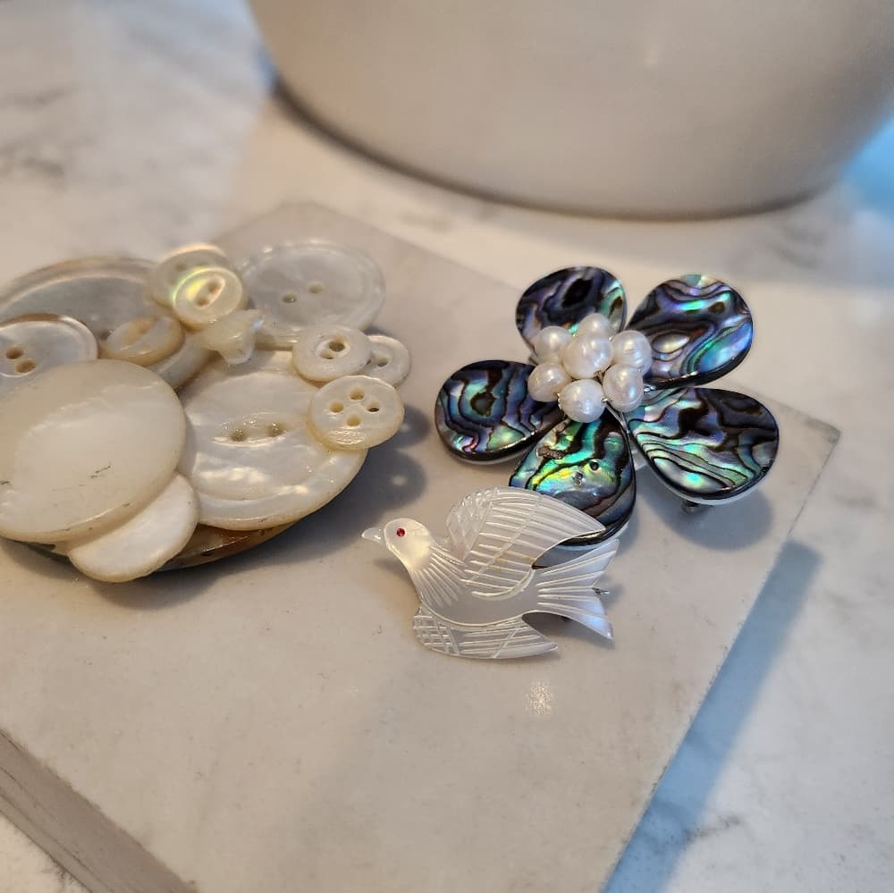 3 Shell Abalone and Mother Of Pearl Handmade and Craved Dove Brooch Lot - Thumbnail 10