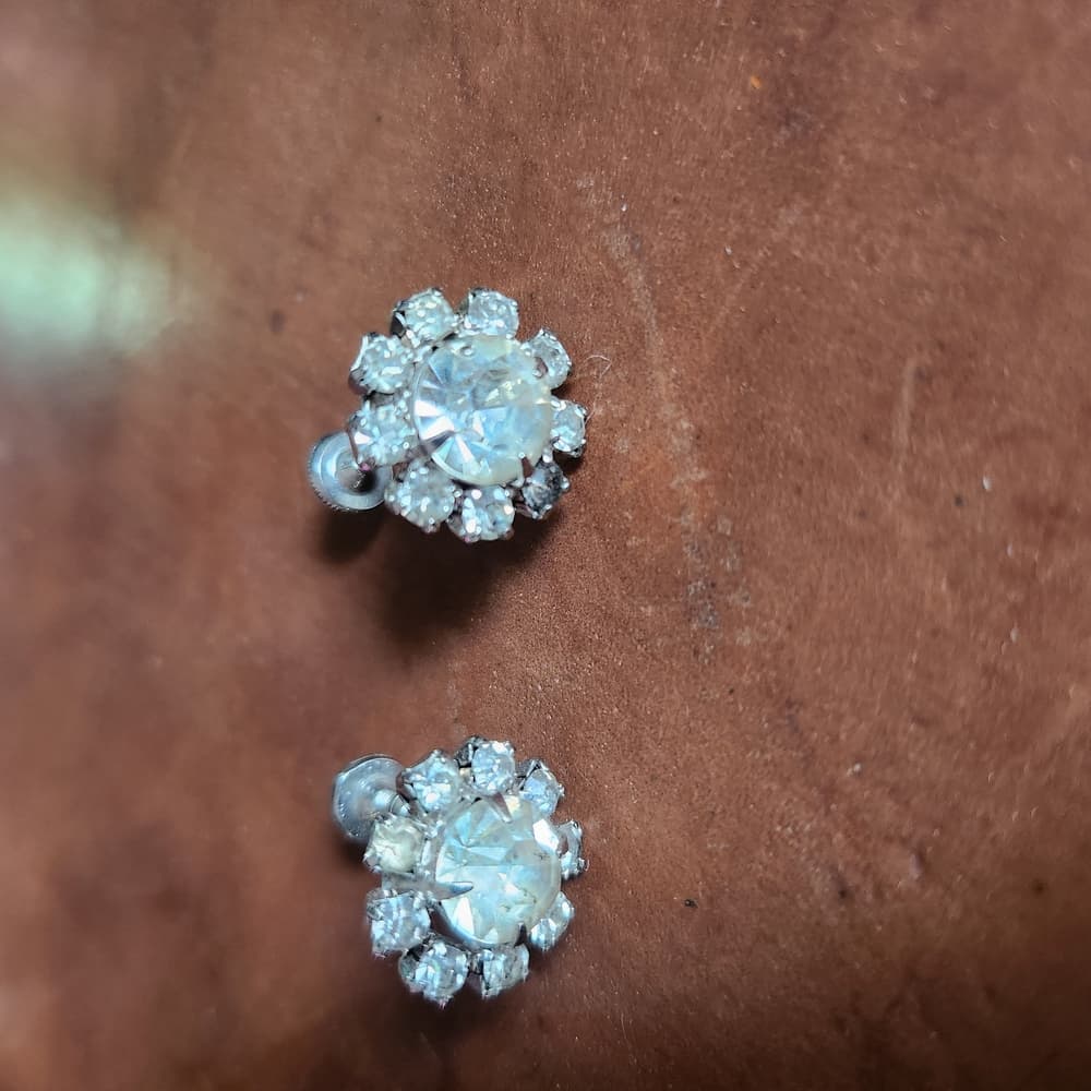 Elegant Vintage Sparkly Round Crystal And Silver Tone Screw Back Earrings