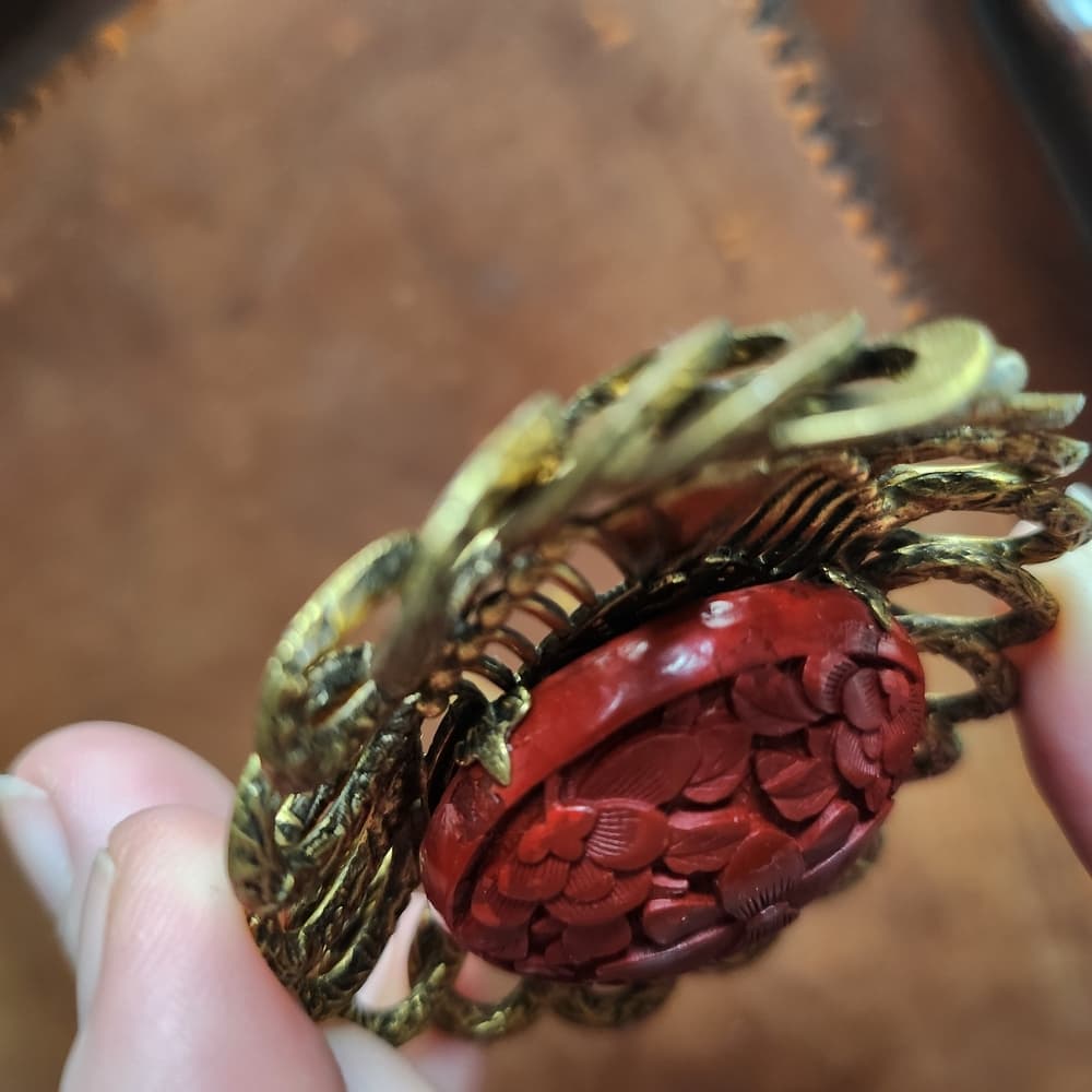 Make Offer - Vintage Red Carved Cinnabar Flower and Gold Tone filigree Shoe Clip - Thumbnail 12