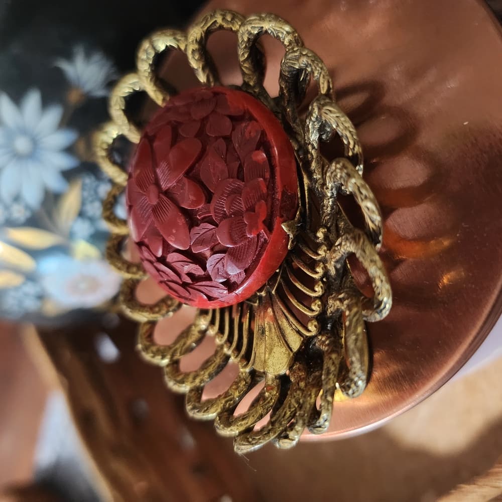 Make Offer - Vintage Red Carved Cinnabar Flower and Gold Tone filigree Shoe Clip - Thumbnail 4