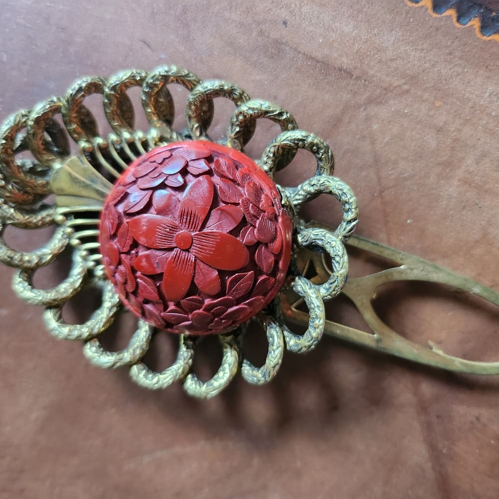 Make Offer - Vintage Red Carved Cinnabar Flower and Gold Tone filigree Shoe Clip - Thumbnail 11