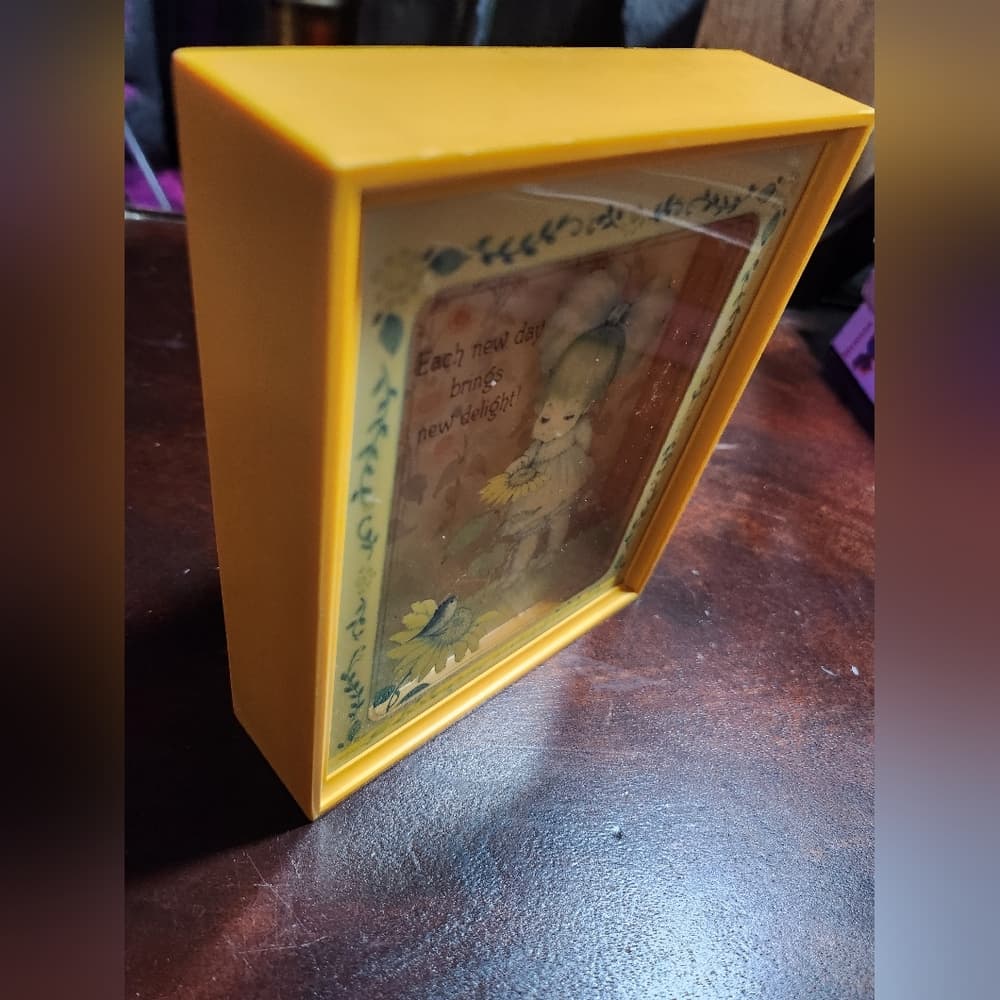 VTG Hallmark Scene-Setter Yellow Shadow Box Dimensional Greeting Card Wall Decor - Thumbnail 3