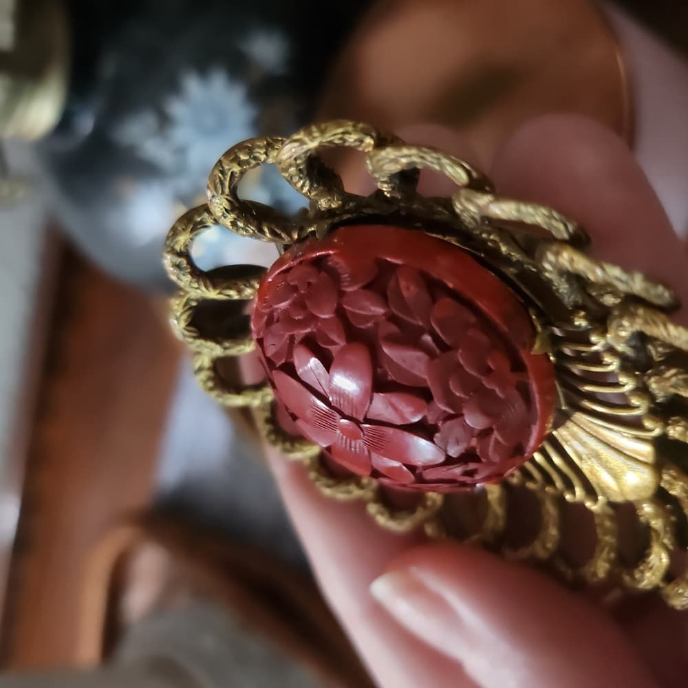 Make Offer - Vintage Red Carved Cinnabar Flower and Gold Tone filigree Shoe Clip - Thumbnail 5