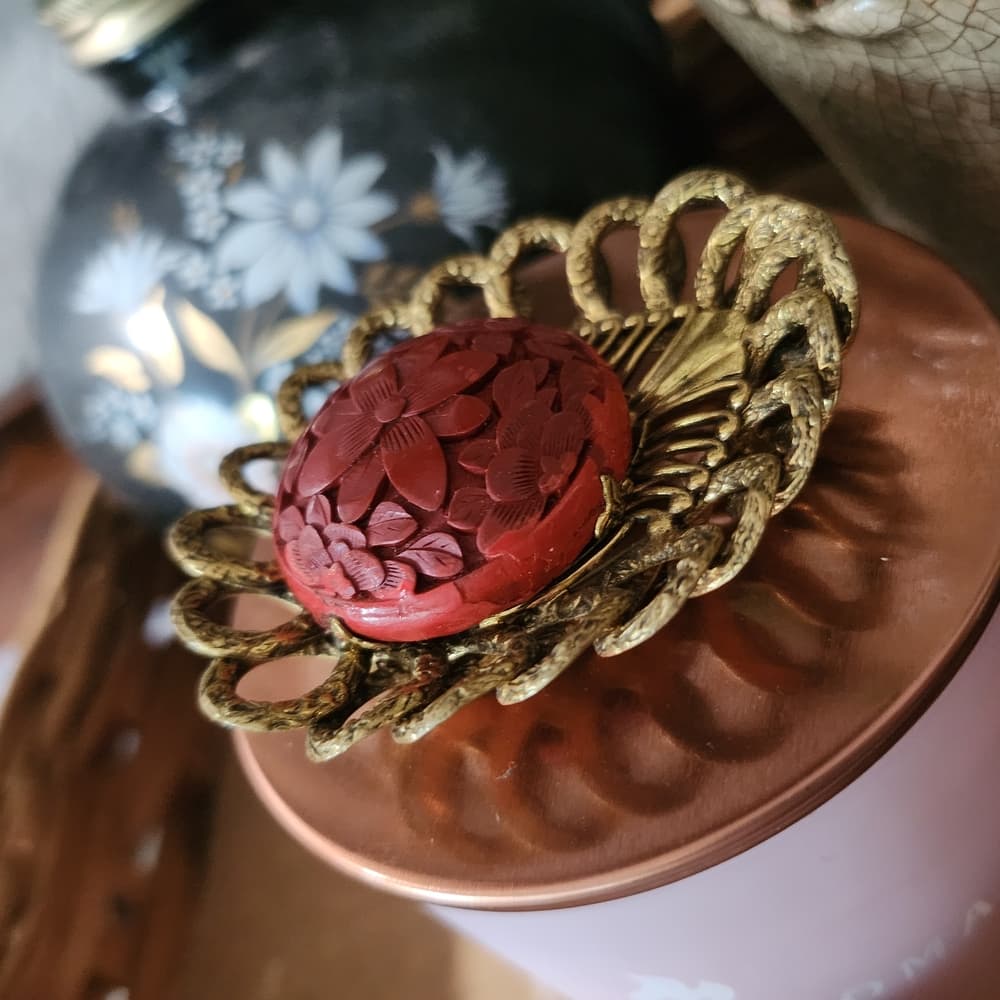 Make Offer - Vintage Red Carved Cinnabar Flower and Gold Tone filigree Shoe Clip - Thumbnail 3