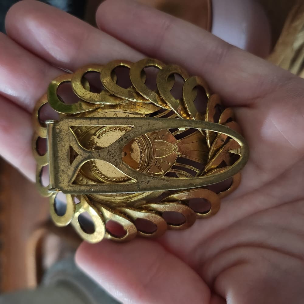 Make Offer - Vintage Red Carved Cinnabar Flower and Gold Tone filigree Shoe Clip - Thumbnail 6