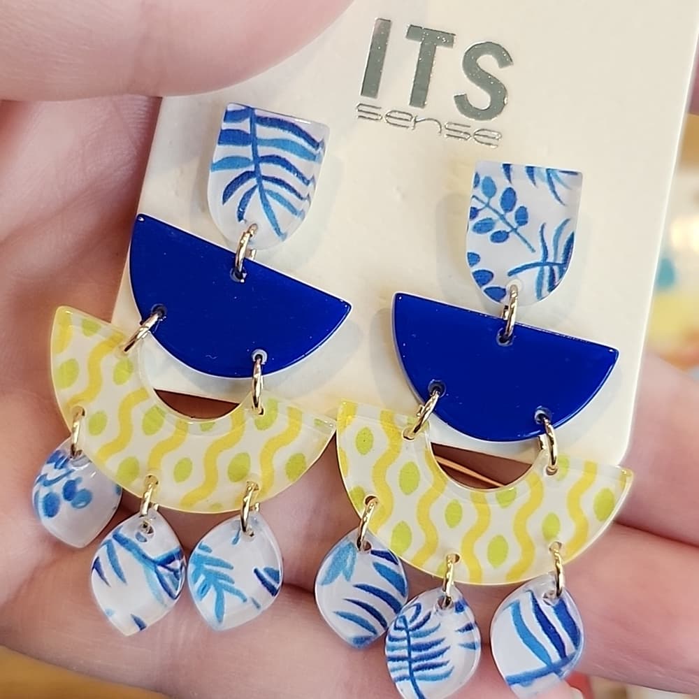 1 Pair Bright Colorful Floral Acrylic Chandelier Dangle Earrings - Thumbnail 4