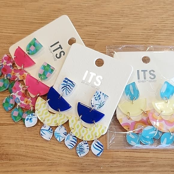 1 Pair Bright Colorful Floral Acrylic Chandelier Dangle Earrings - Thumbnail 10