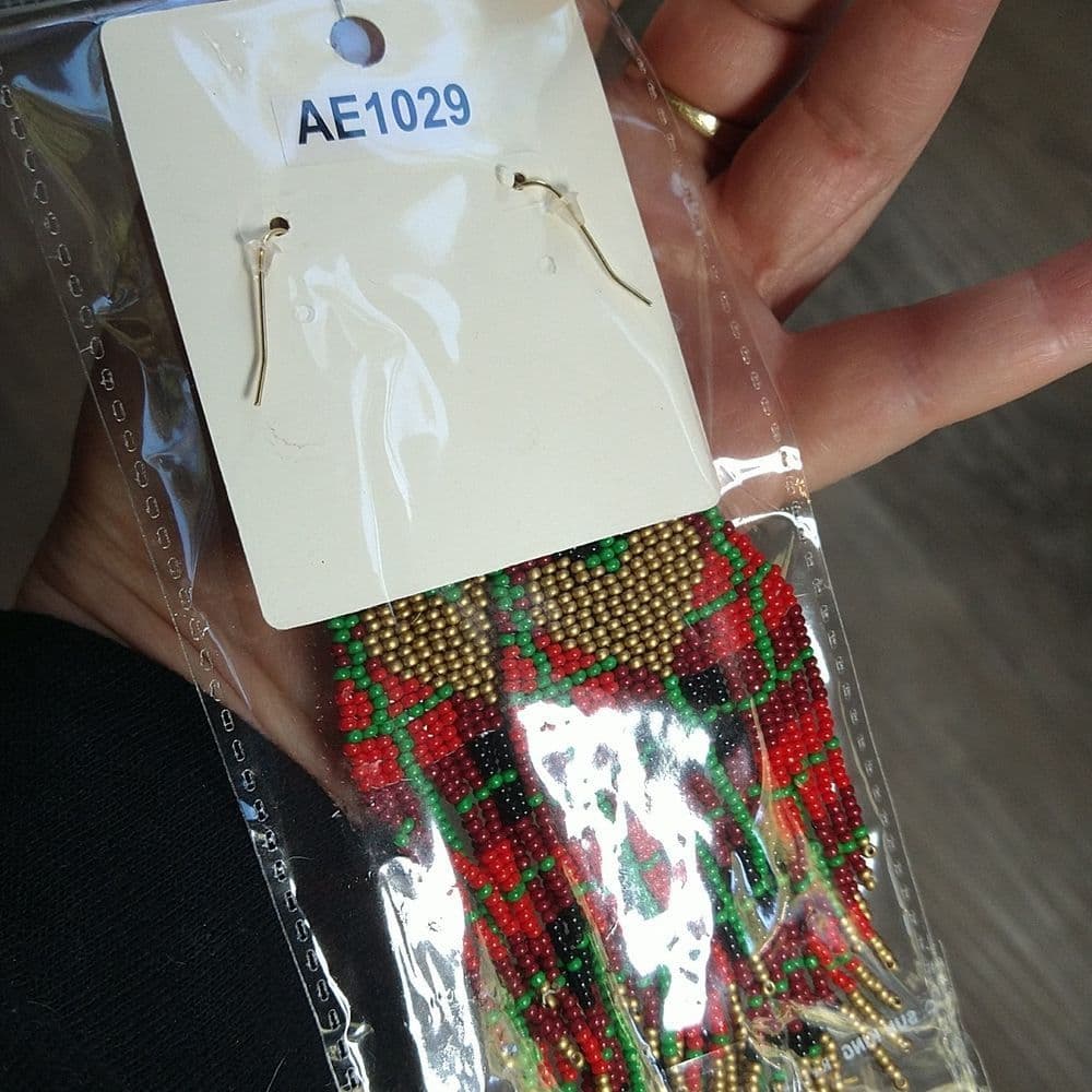 Festive Plaid Gold Heart Oversized Seed Bead Fringed Earrings - Thumbnail 6