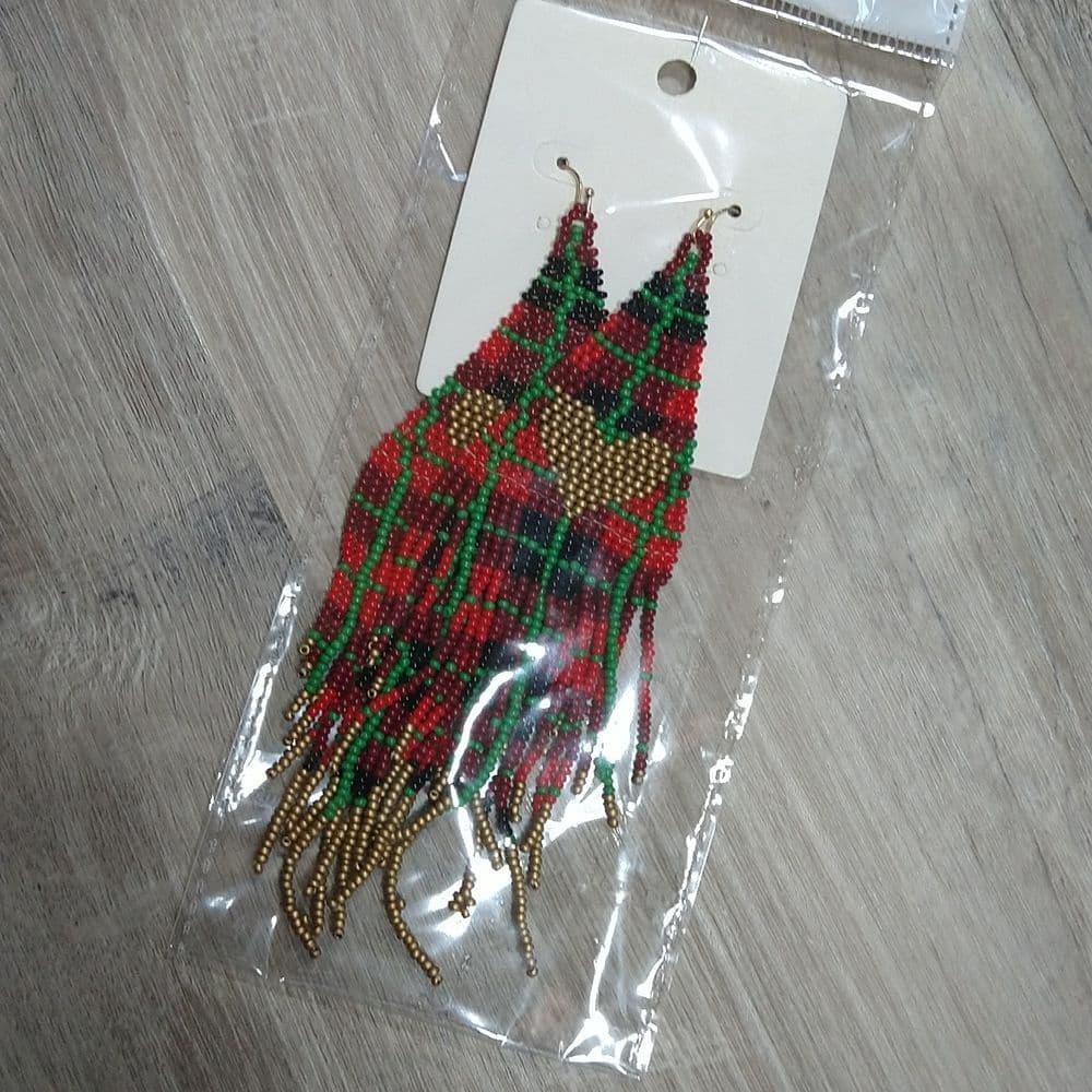 Festive Plaid Gold Heart Oversized Seed Bead Fringed Earrings - Thumbnail 5