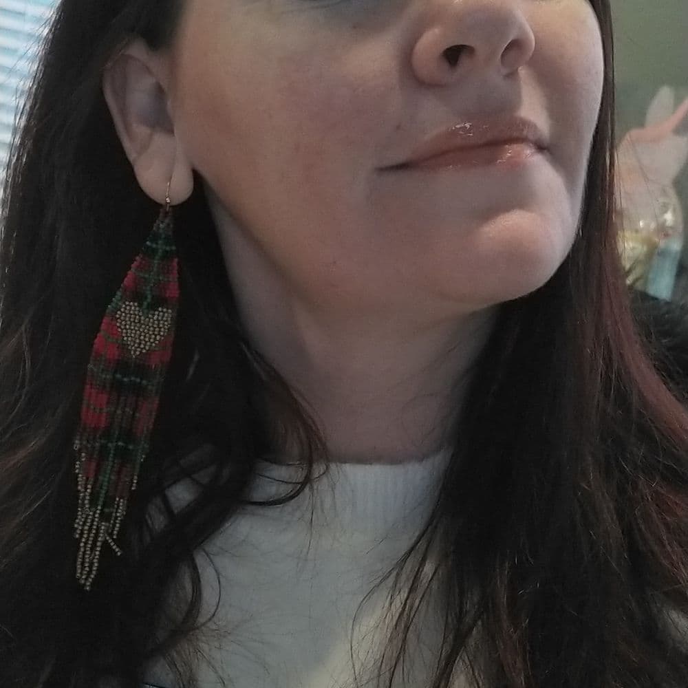 Festive Plaid Gold Heart Oversized Seed Bead Fringed Earrings - Thumbnail 4