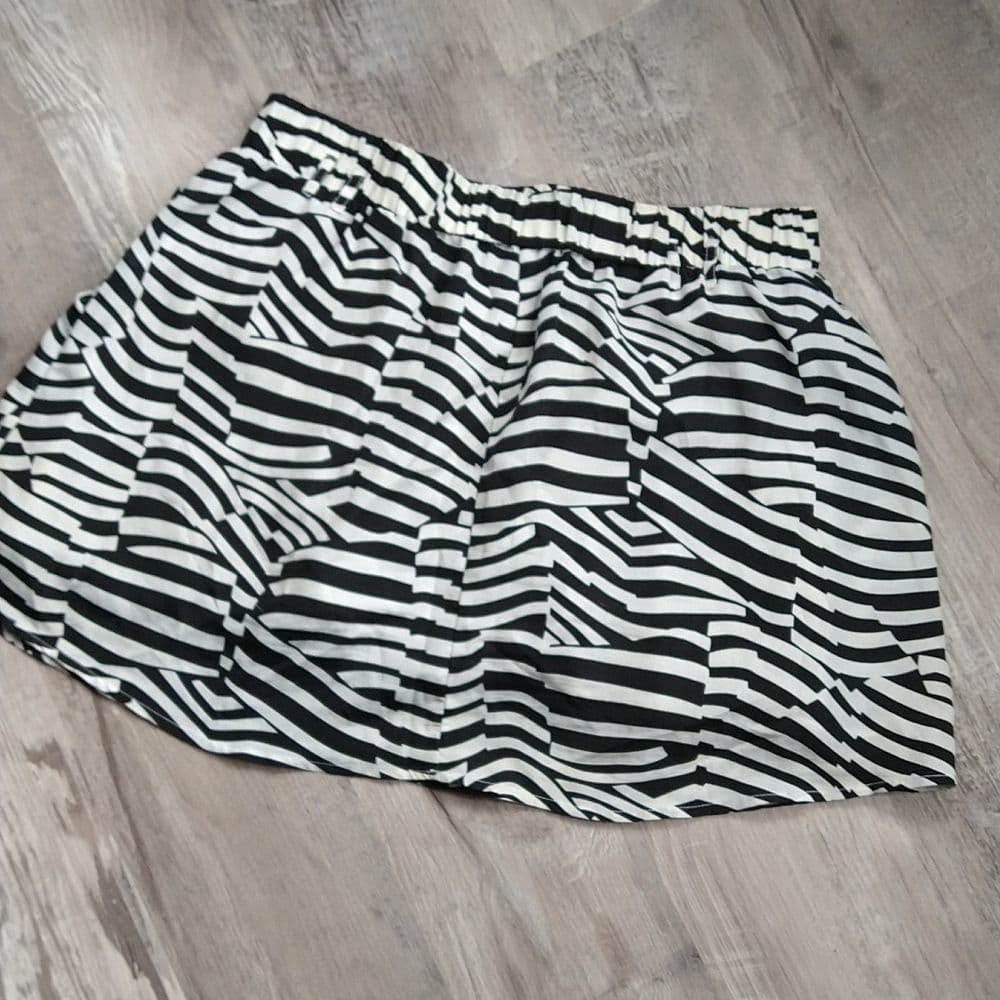 Wet Seal 🥰 Black and White Zebra Stripe Wet Seal Skirt - Thumbnail 6