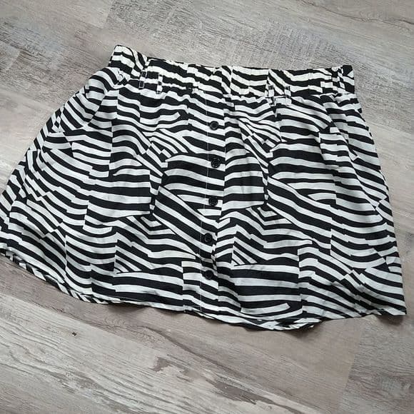 Wet Seal 🥰 Black and White Zebra Stripe Wet Seal Skirt - Thumbnail 9
