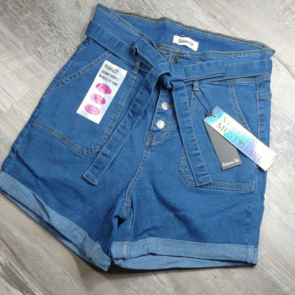 Plus Size Medium Wash Denim High Waist Button Fly Paper Bag Shorts with Tie Belt - Thumbnail 5