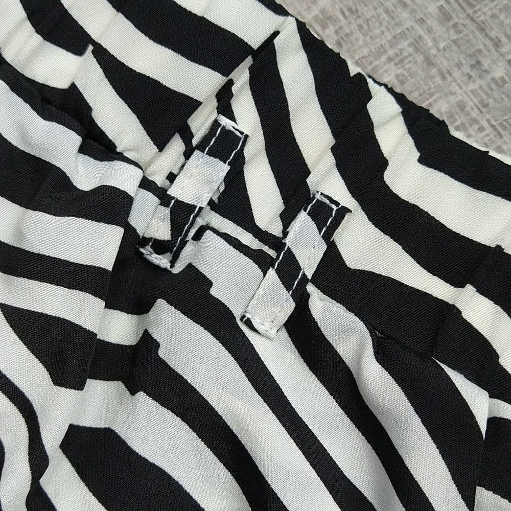 Wet Seal 🥰 Black and White Zebra Stripe Wet Seal Skirt - Thumbnail 4