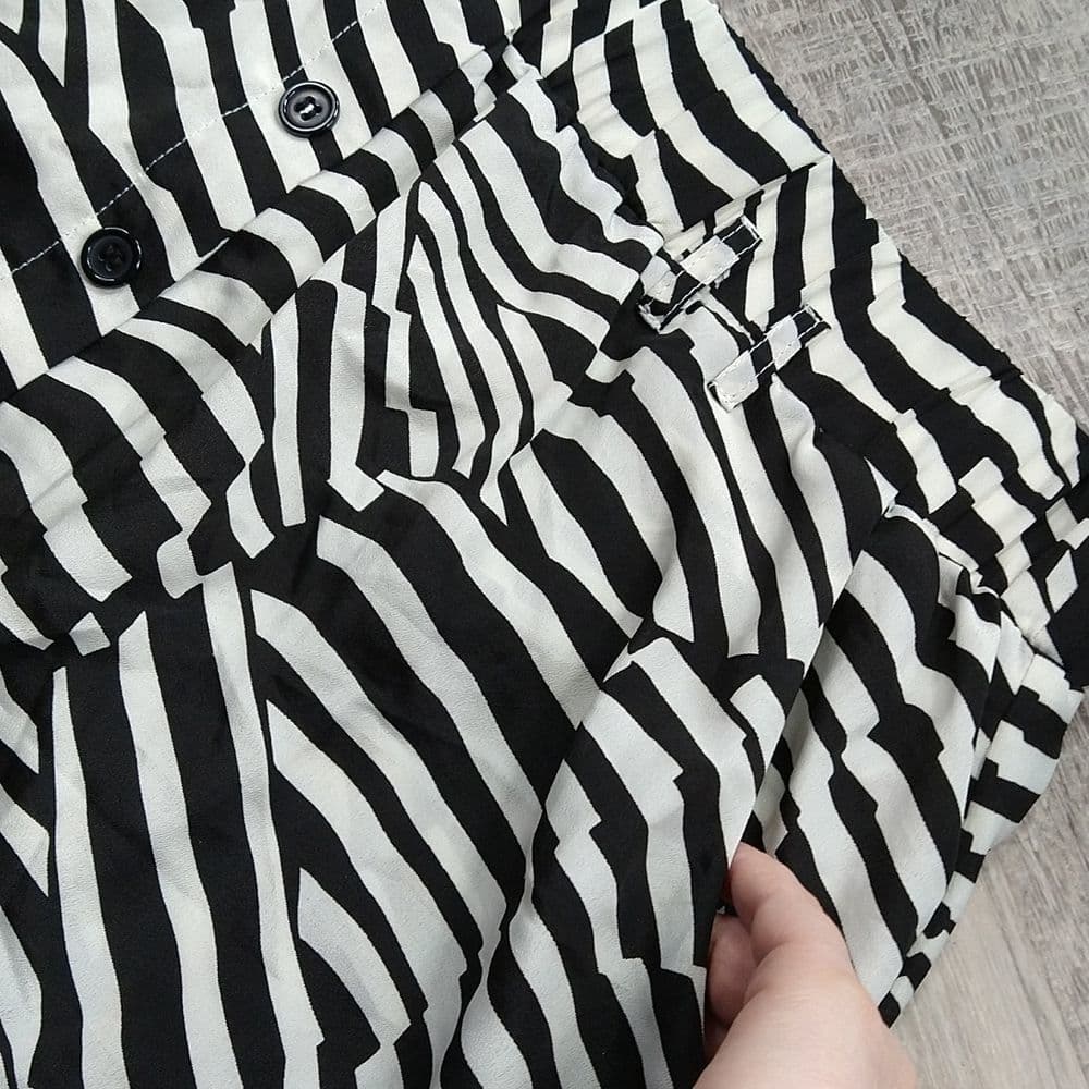 Wet Seal 🥰 Black and White Zebra Stripe Wet Seal Skirt - Thumbnail 2