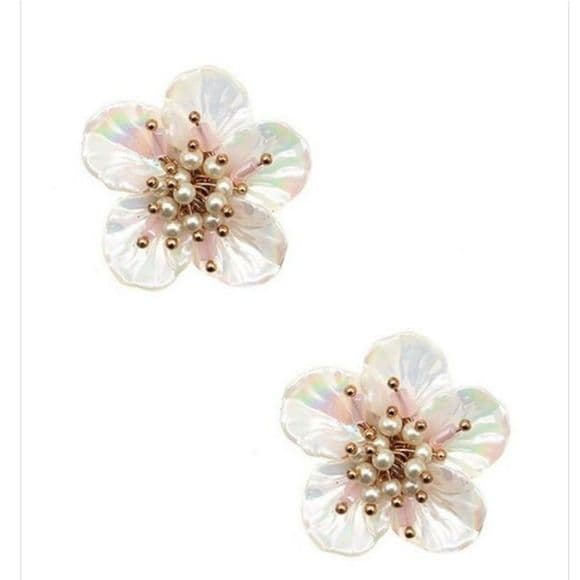 Beautiful Retro Floral Shell Like Earrings White and Gold Beaded Center - Thumbnail 12