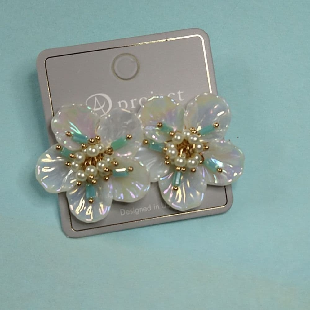Beautiful Retro Floral Shell Like Earrings - Thumbnail 3