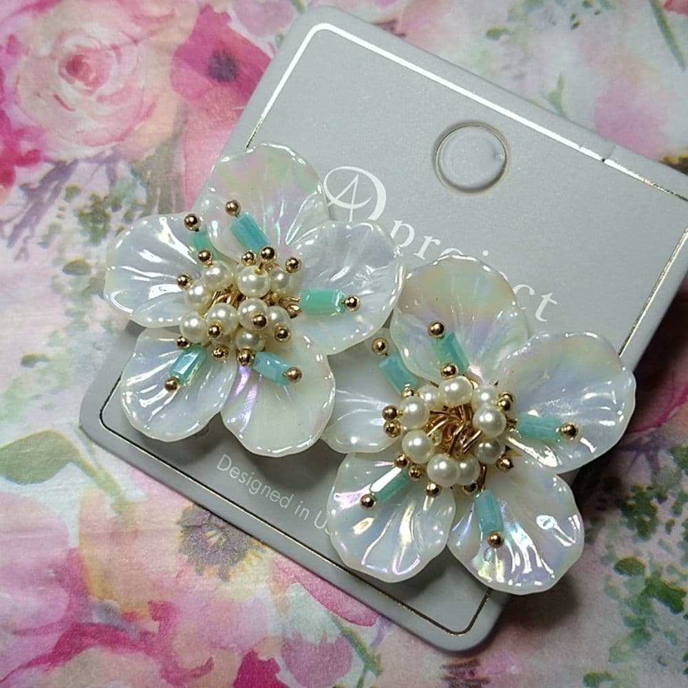 Beautiful Retro Floral Shell Like Earrings - Thumbnail 6