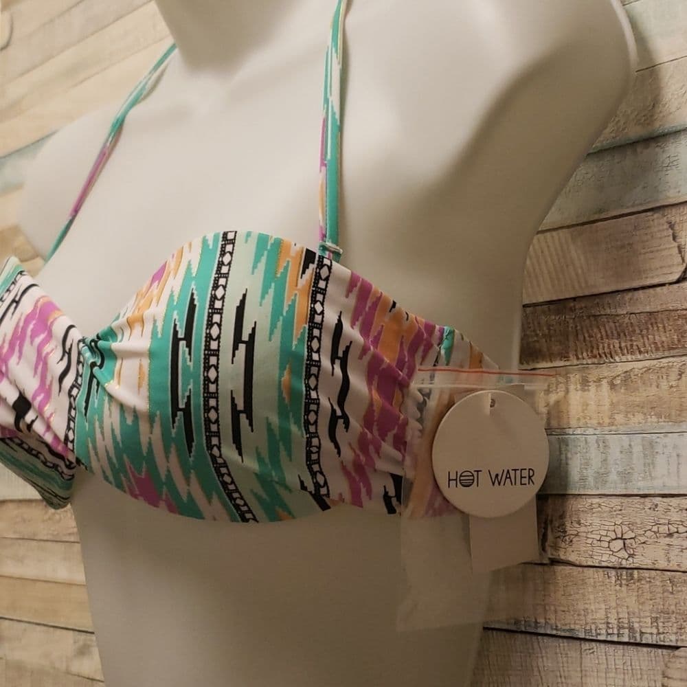 NWT 🥰 Cute Hot Water Bikini Top Aztec Design