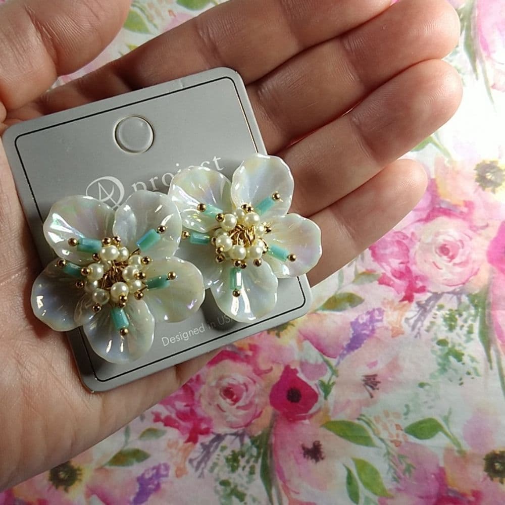 Beautiful Retro Floral Shell Like Earrings - Thumbnail 4
