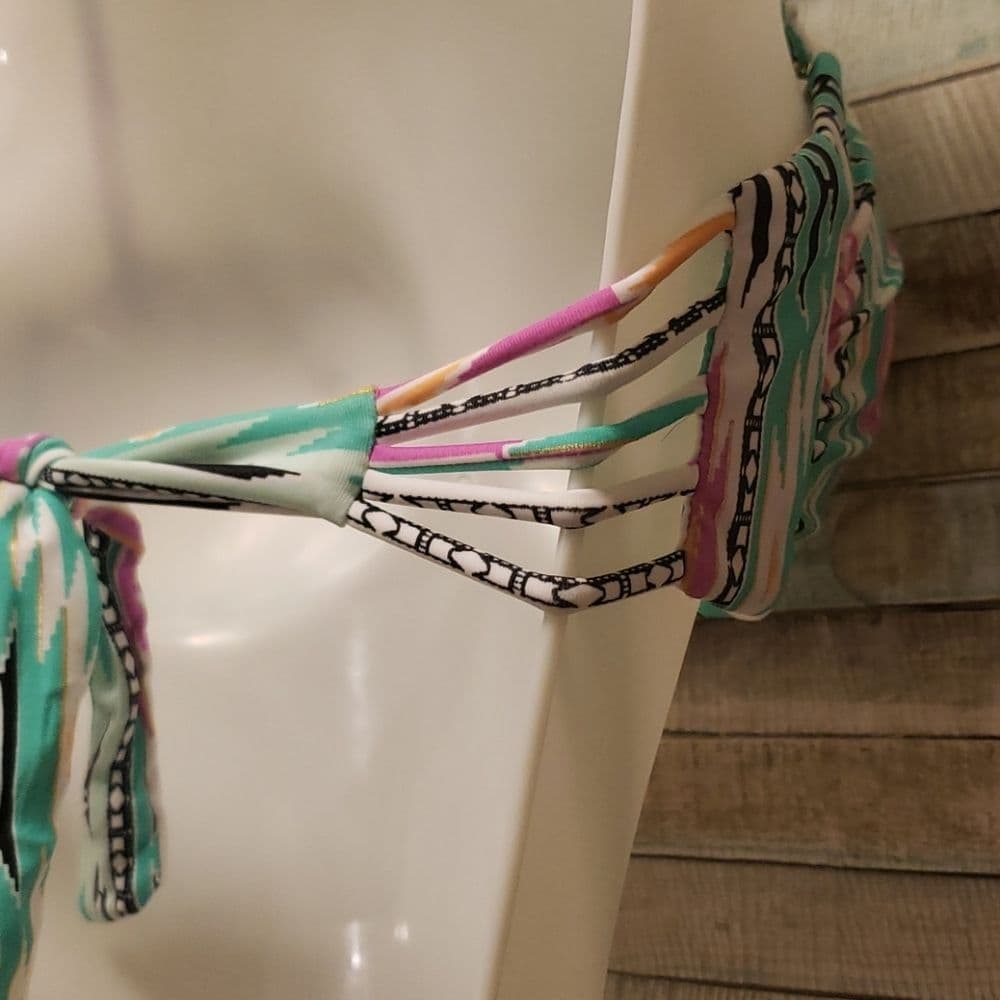 NWT 🥰 Cute Hot Water Bikini Top Aztec Design - Thumbnail 4