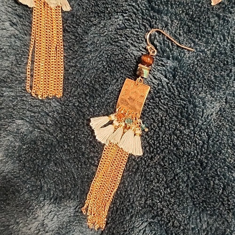 Artisan Crafted 14K Gold Chain Fringe and Howlite Dangle Earrings - Thumbnail 6