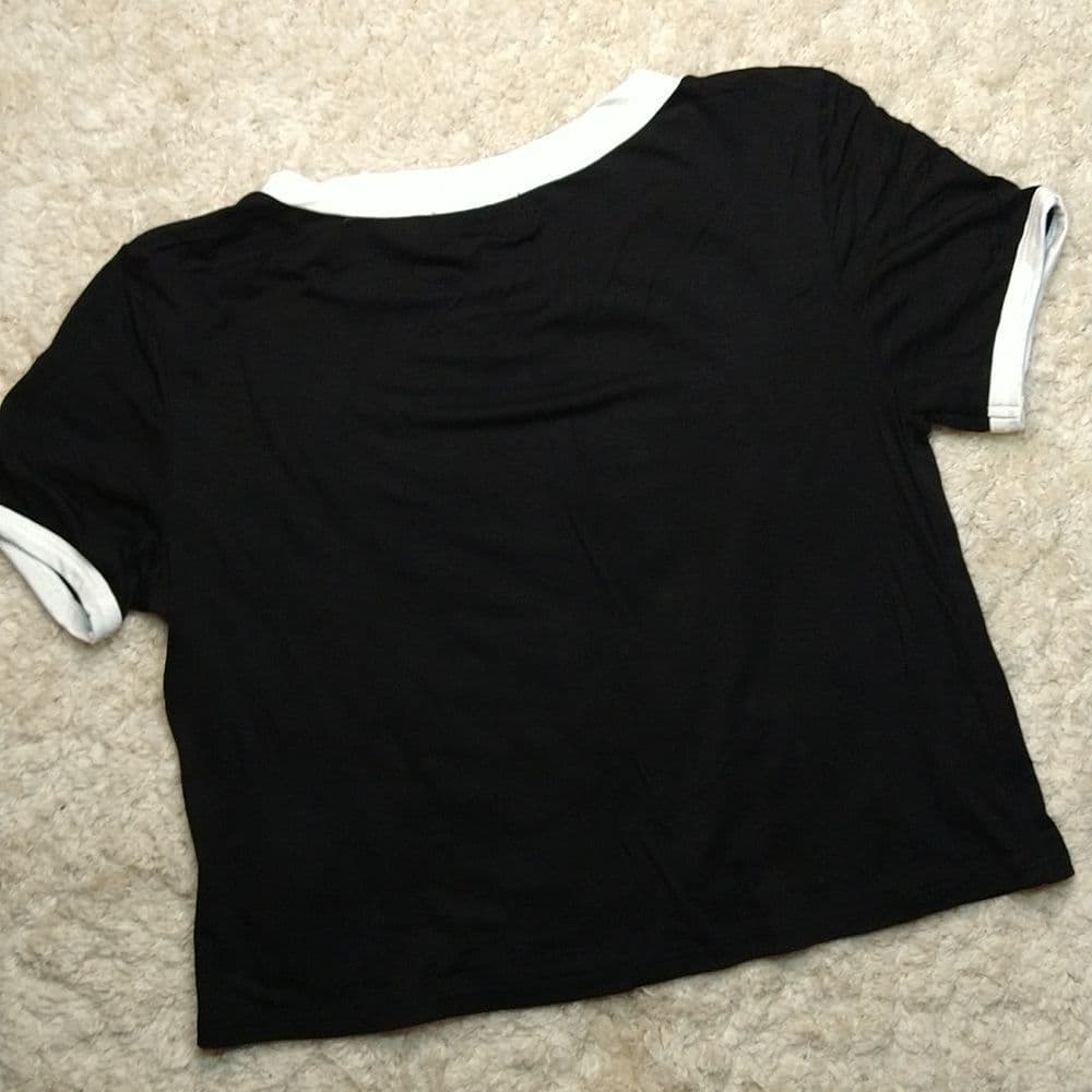 Good Vibes Only Black White And Yellow Daisy Graphic Crop Top - Thumbnail 5