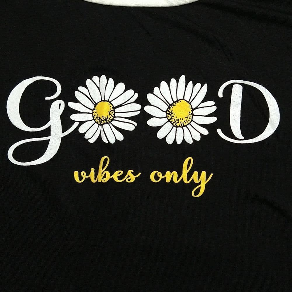 Good Vibes Only Black White And Yellow Daisy Graphic Crop Top - Thumbnail 3