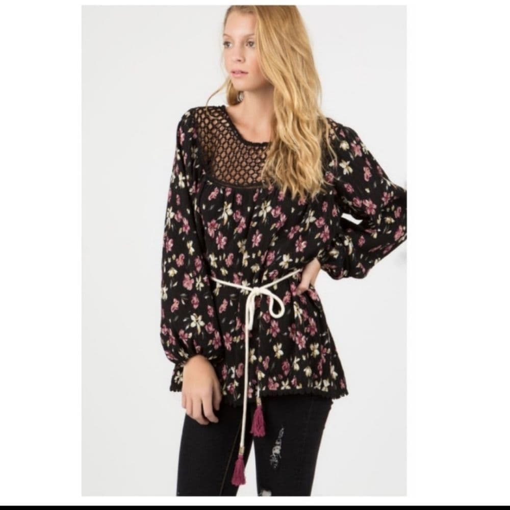 POL Loose Fit Crinkle Floral Blouse with Cord Tie Belt with Fringe - Thumbnail 4