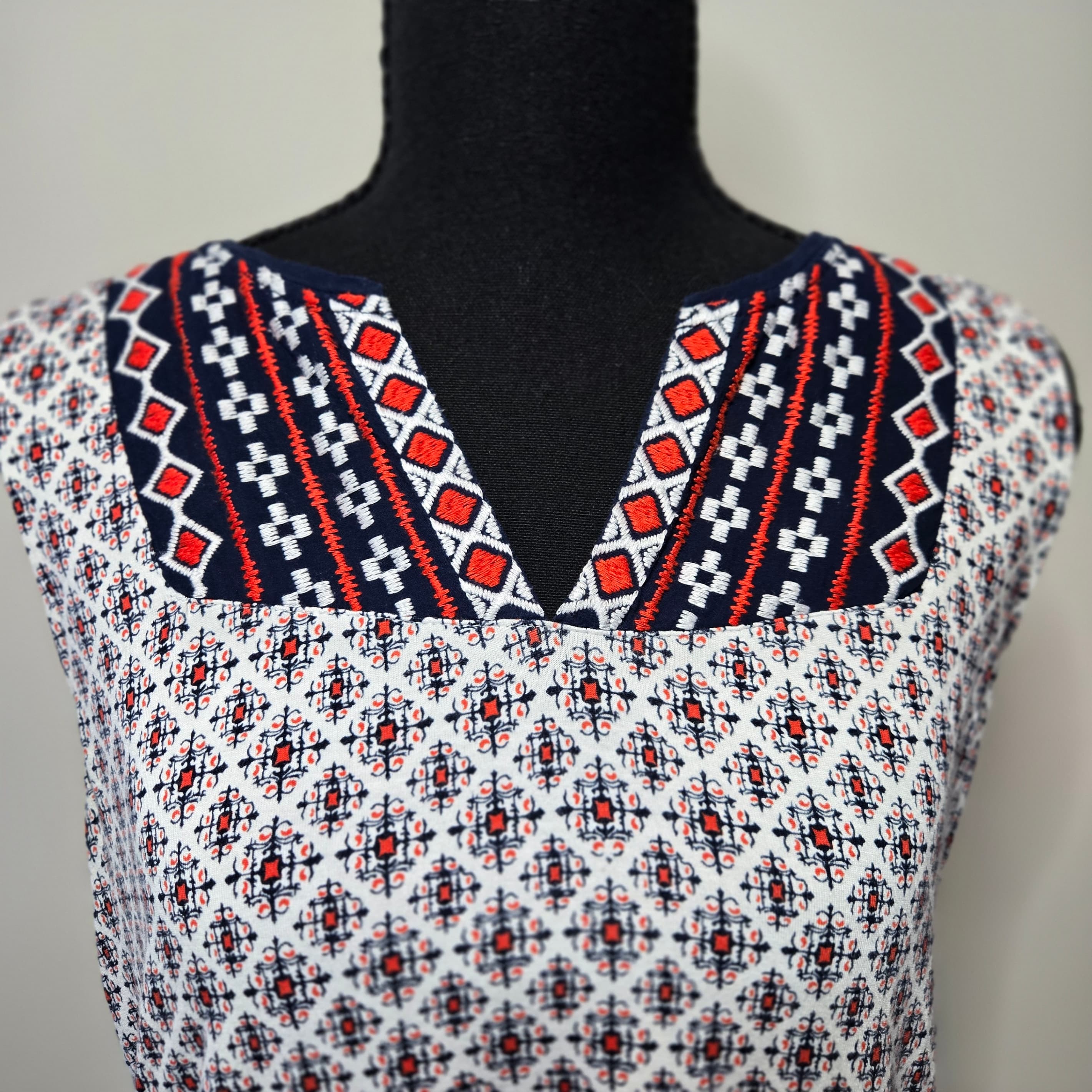 Sleeveless Geometric Print Top - Thumbnail 5