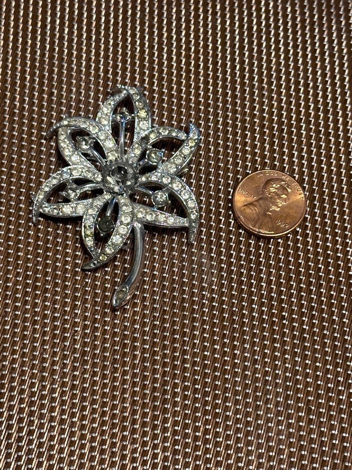 Vintage Silver Toned Diamond Flower Brooch, Costume - Thumbnail 2