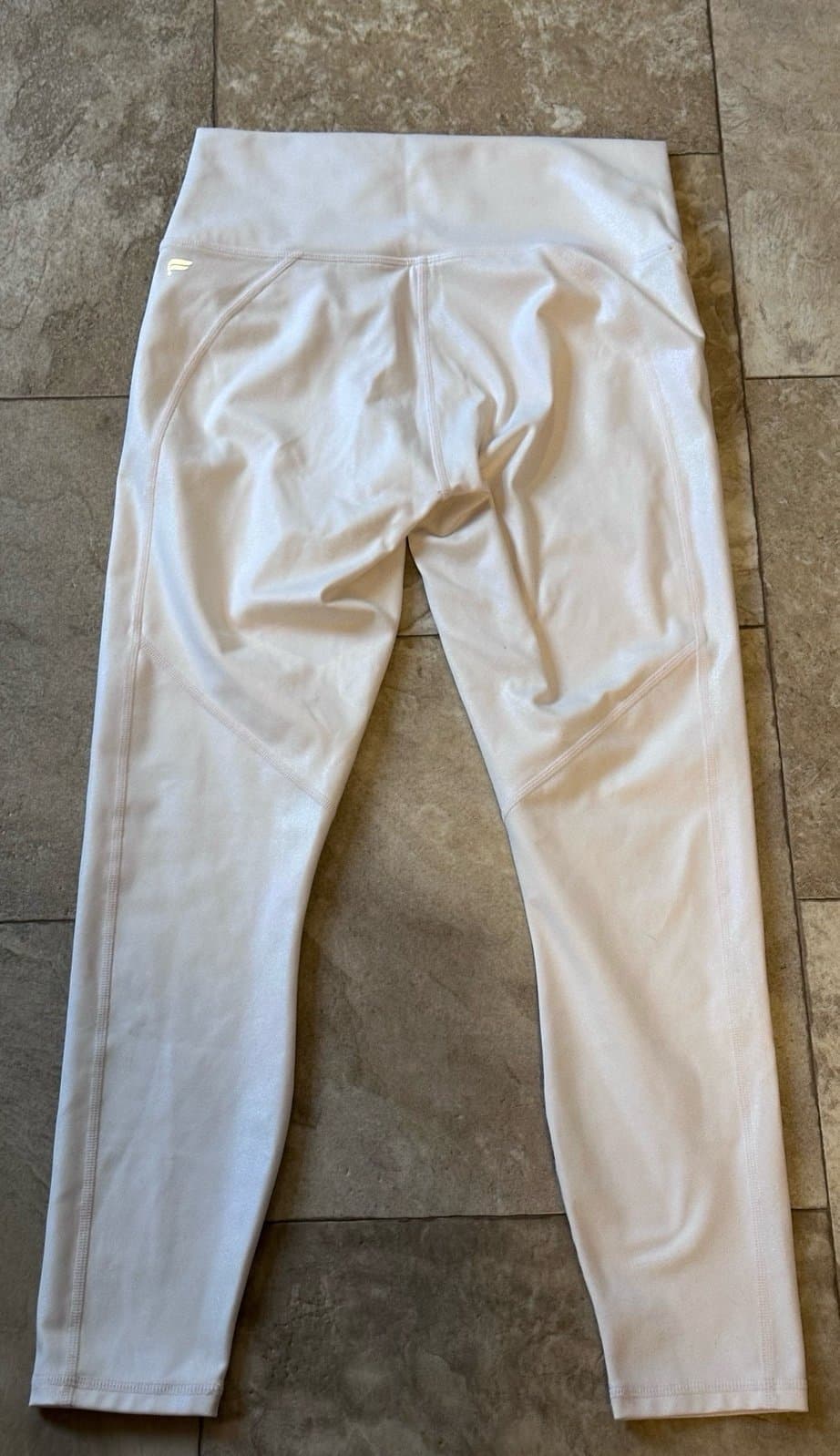 Fabletics cream capris irridescent EX COND! - Thumbnail 2