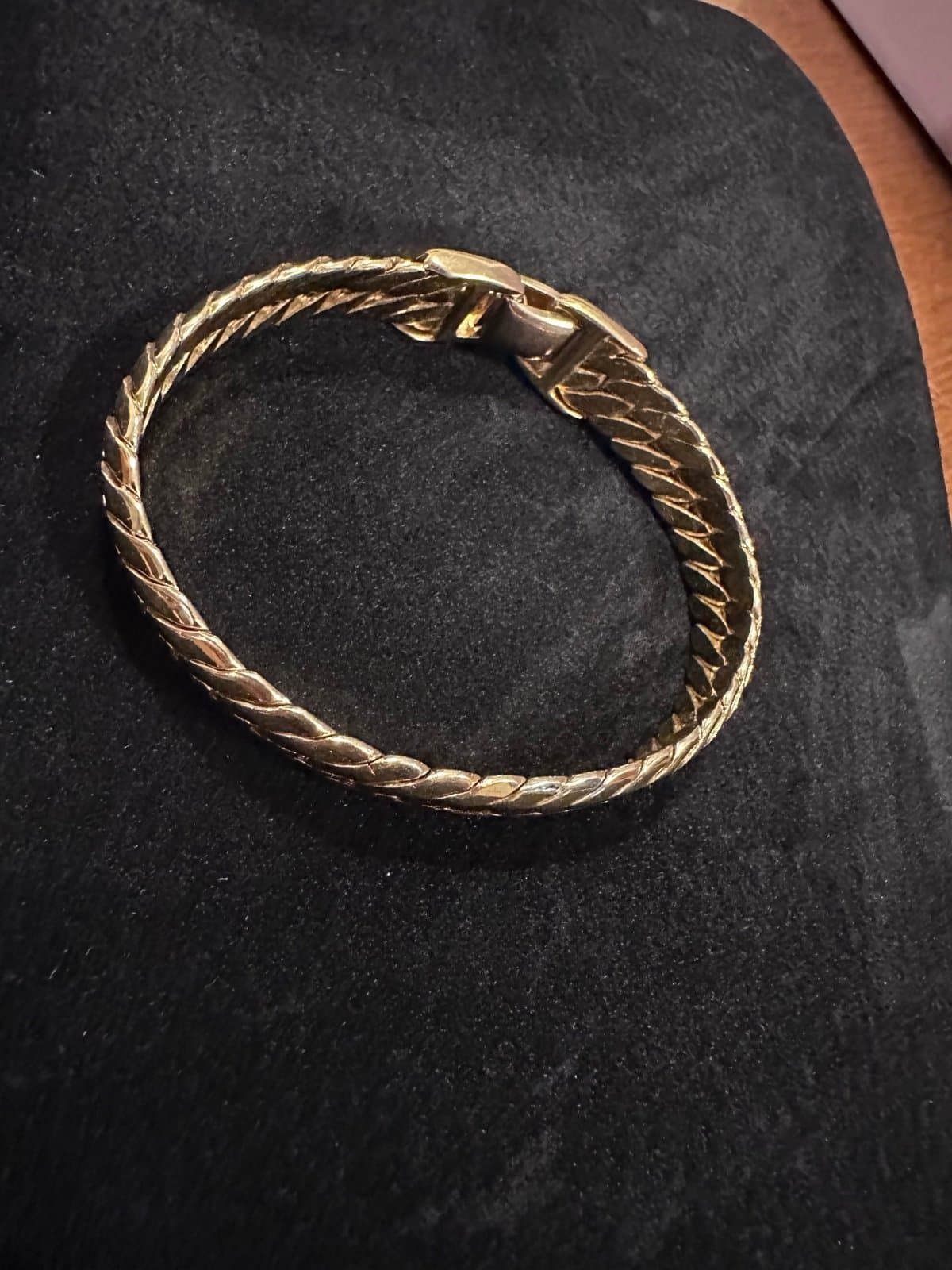 ELEGANT NAPIER GOLD TONE HERRINGBONE BRACELET! 7 1/4" EX. COND.