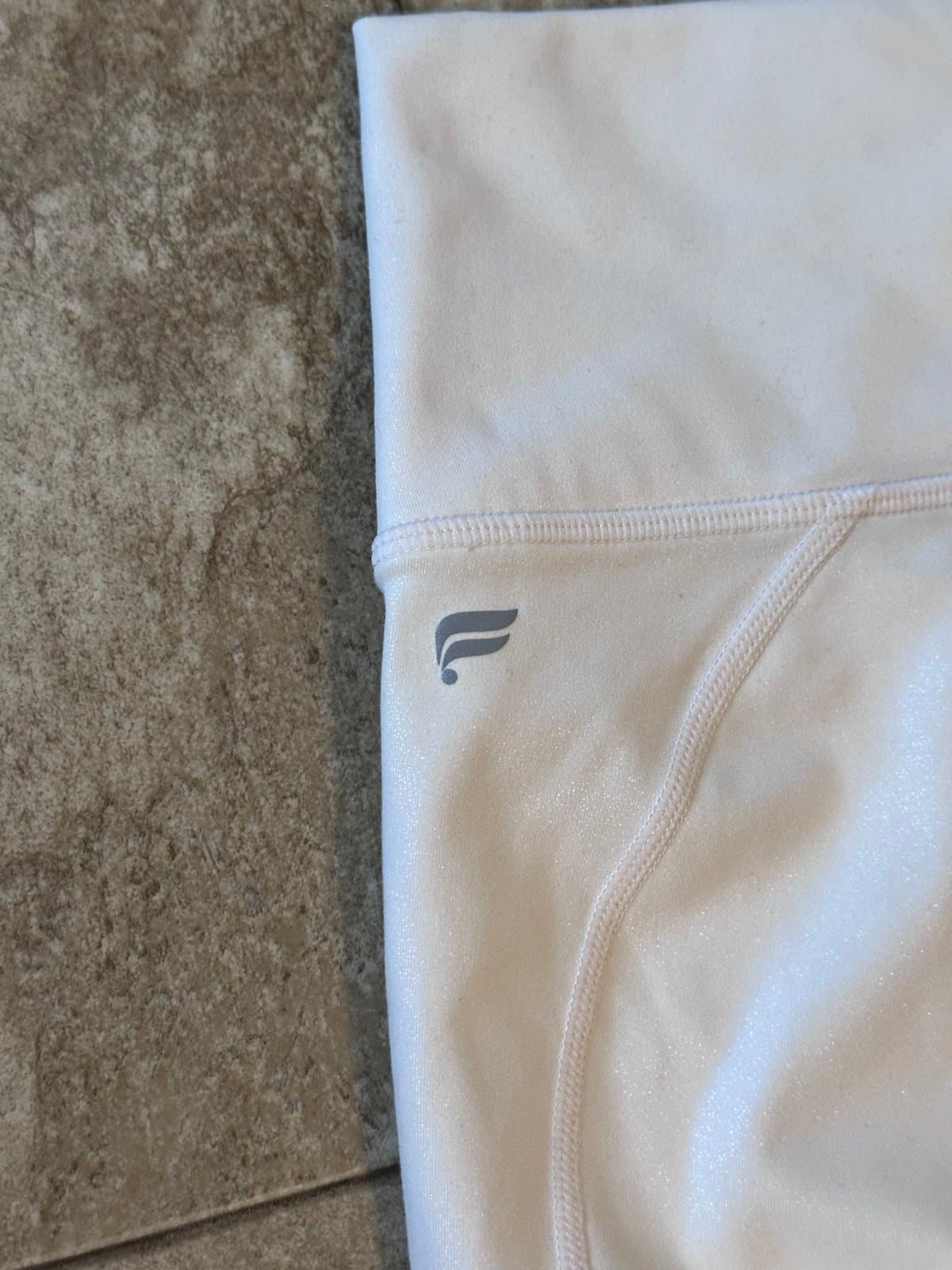 Fabletics cream capris irridescent EX COND! - Thumbnail 3