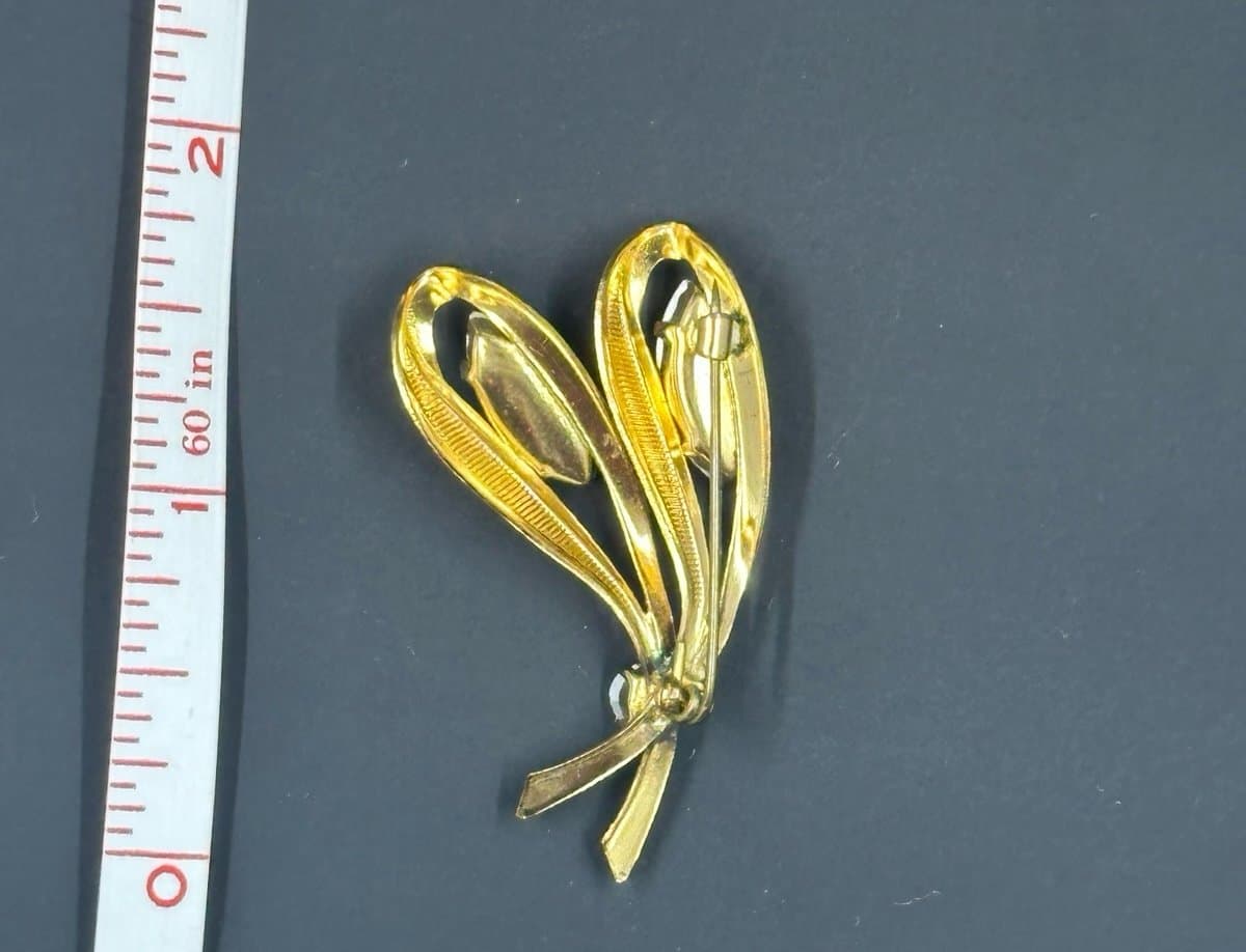 Vintage irradescent gemmed leaf brooch, unmarked, dazzling!! - Thumbnail 3