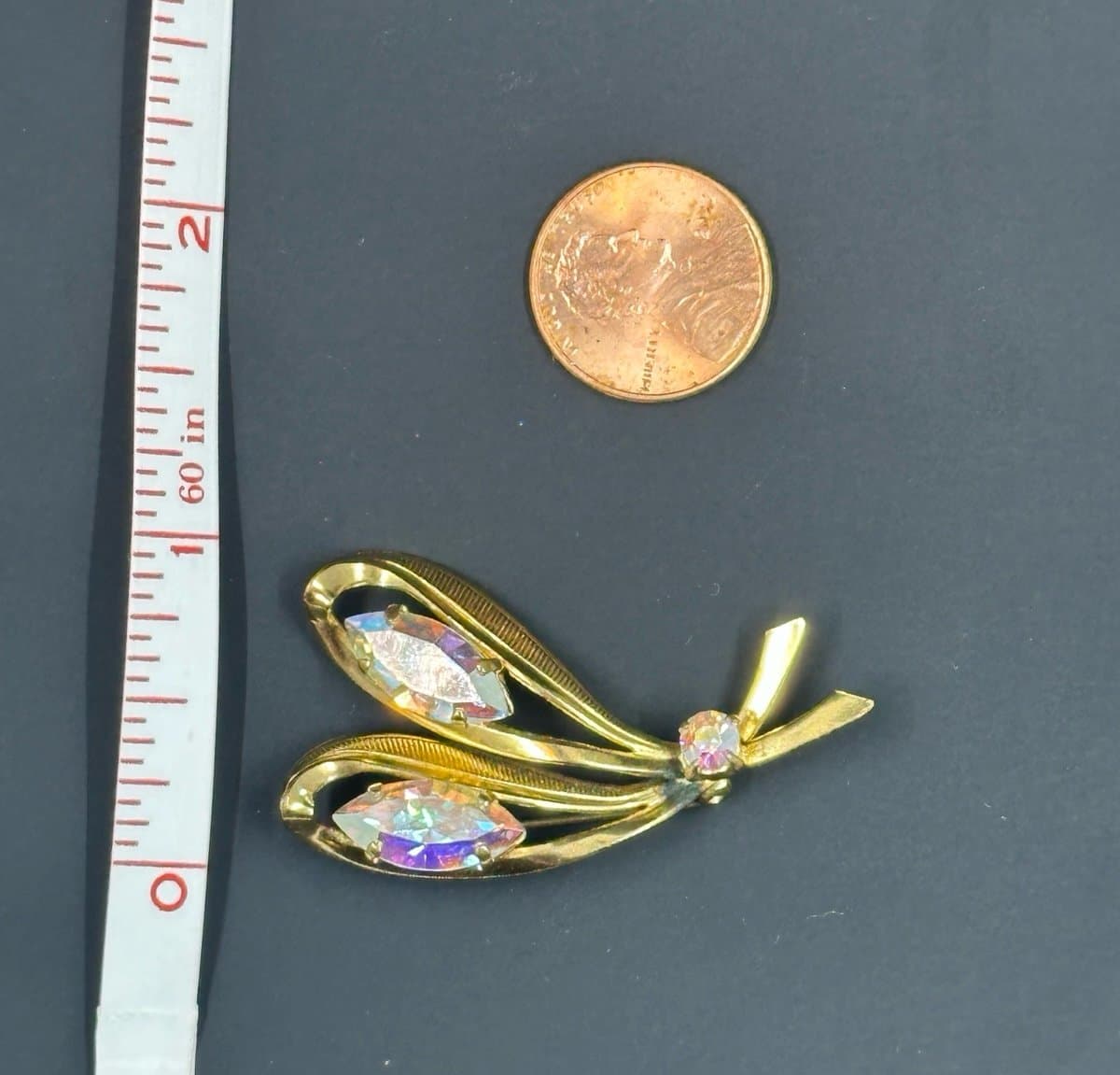 Vintage irradescent gemmed leaf brooch, unmarked, dazzling!! - Thumbnail 2