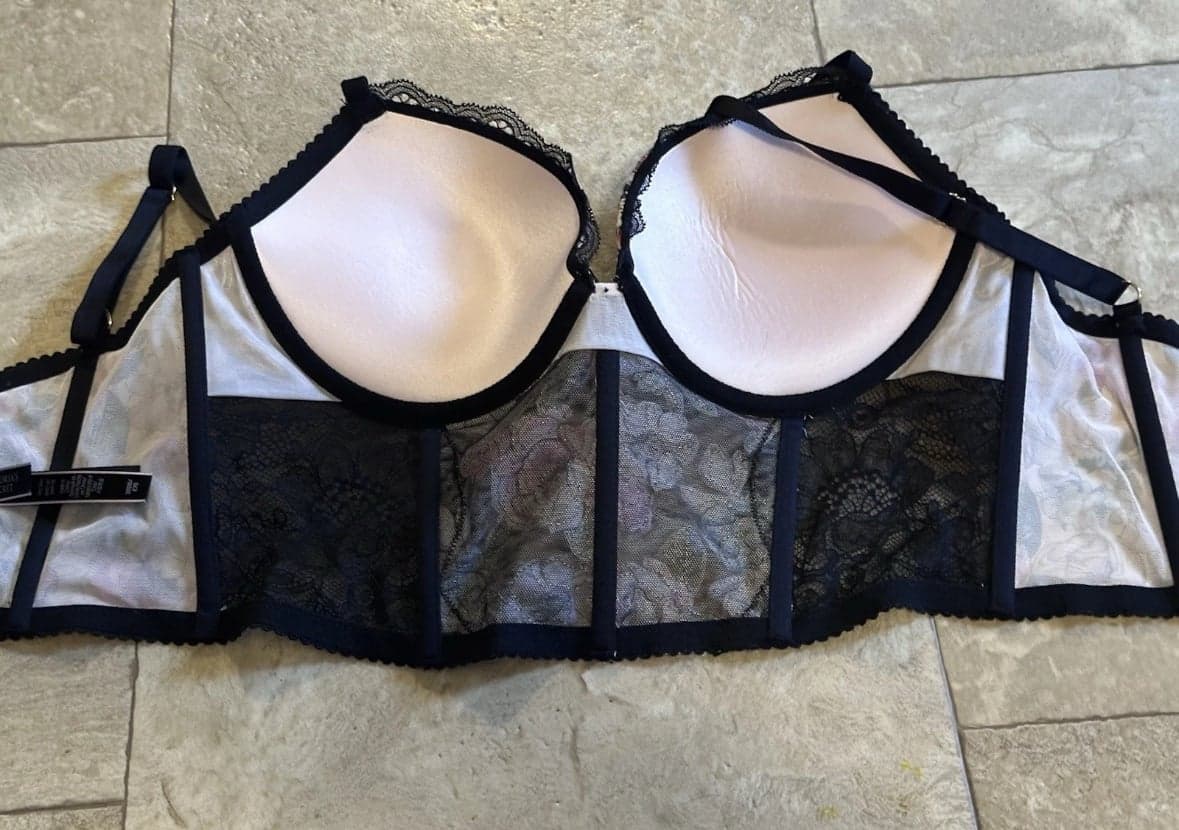 Victoria's Secret Black Very Sexy Push Up Bralette 32DD Padded-EUC!! - Thumbnail 4