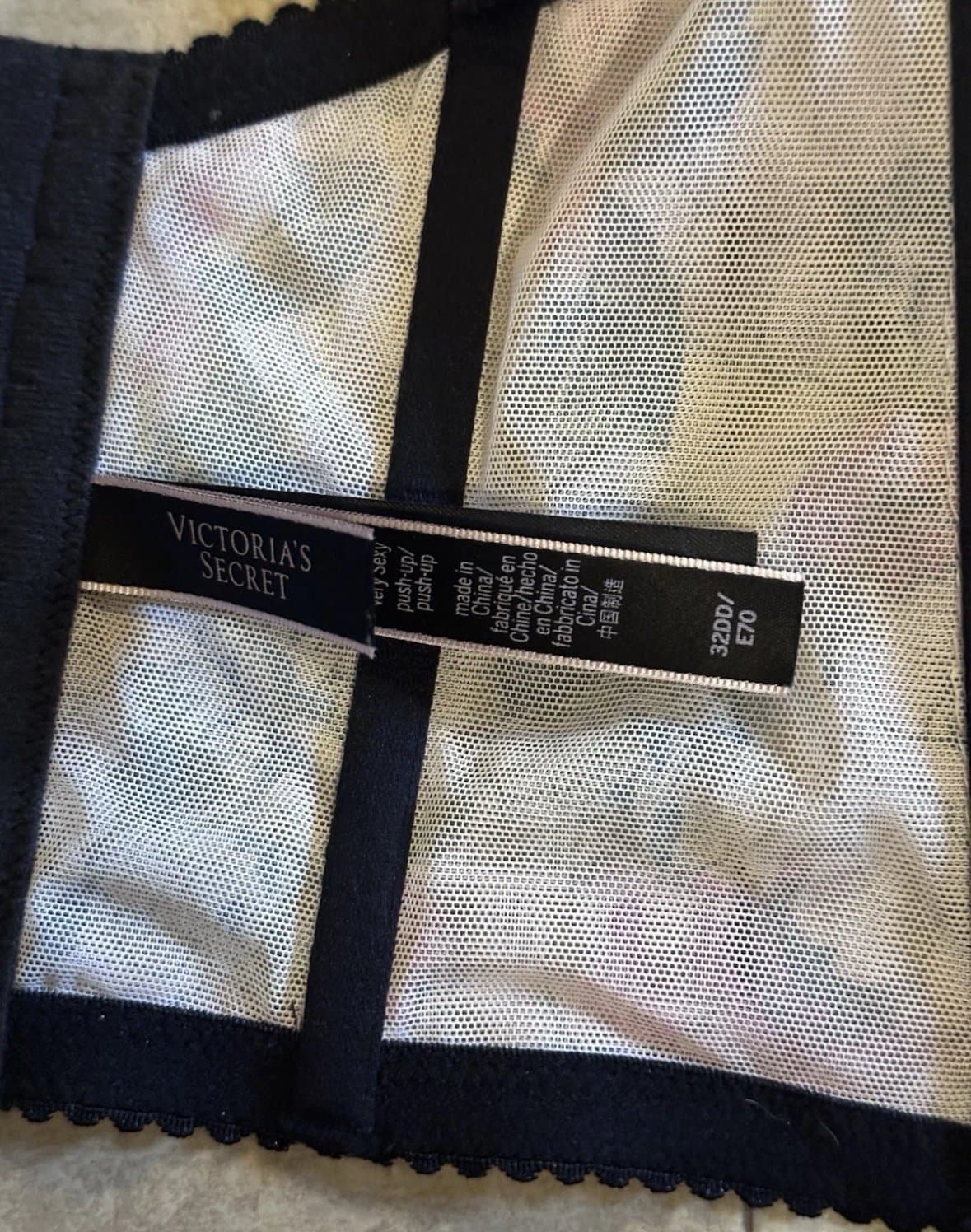 Victoria's Secret Black Very Sexy Push Up Bralette 32DD Padded-EUC!! - Thumbnail 5