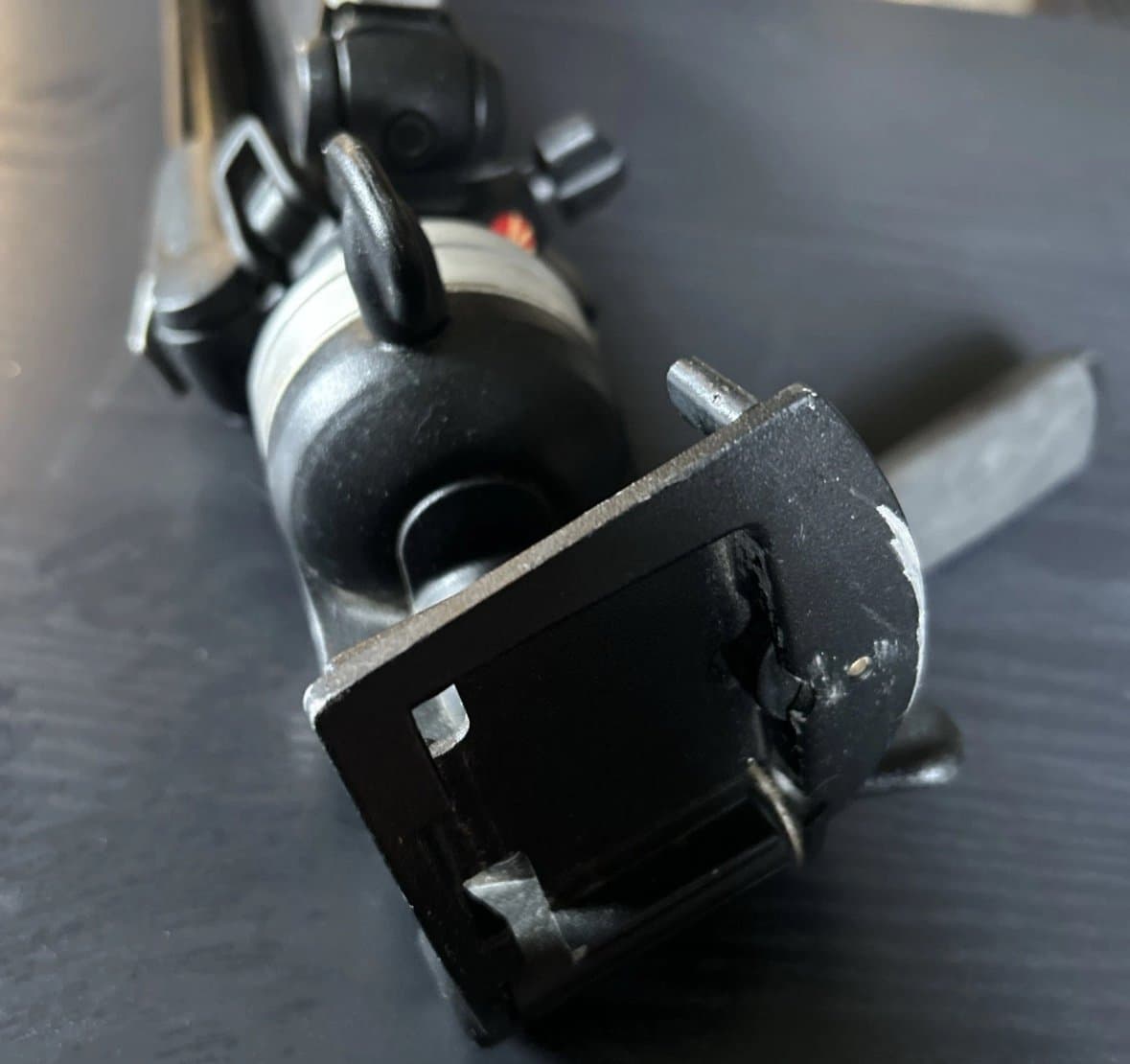 Manfrotto 190XDB Tripod With Manfrotto 390RC2 Swivel Head Black Italy - Thumbnail 7