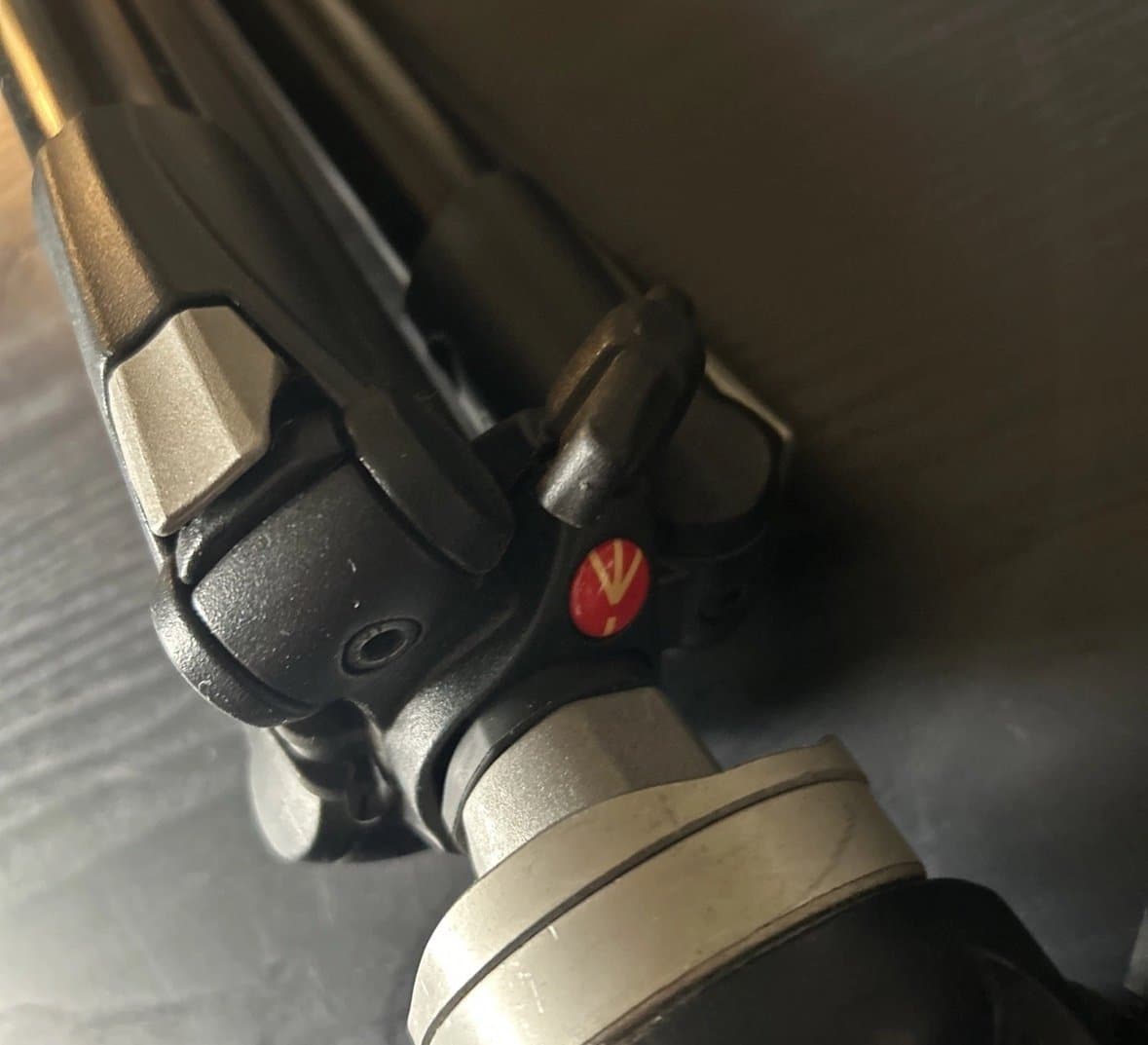 Manfrotto 190XDB Tripod With Manfrotto 390RC2 Swivel Head Black Italy - Thumbnail 8