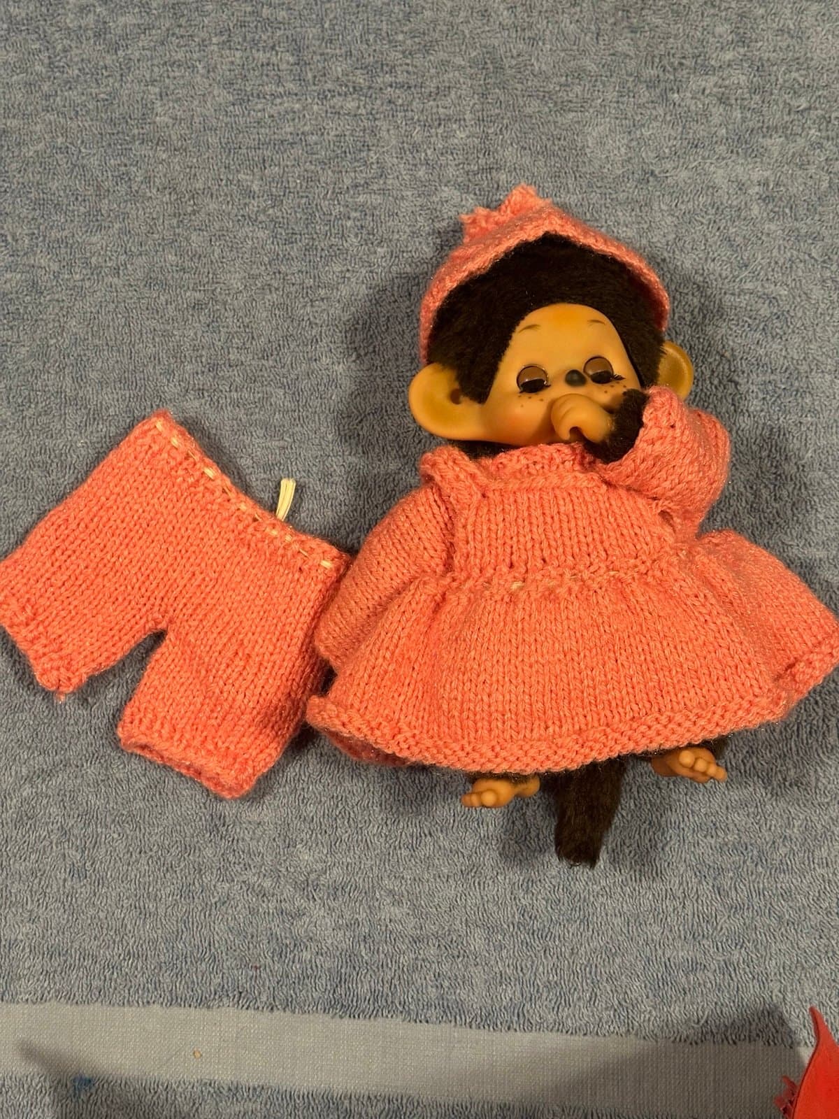 Vintage Monchichi Sleepy Eyes Thumb Sucking Pink knitted outfit! - Thumbnail 2