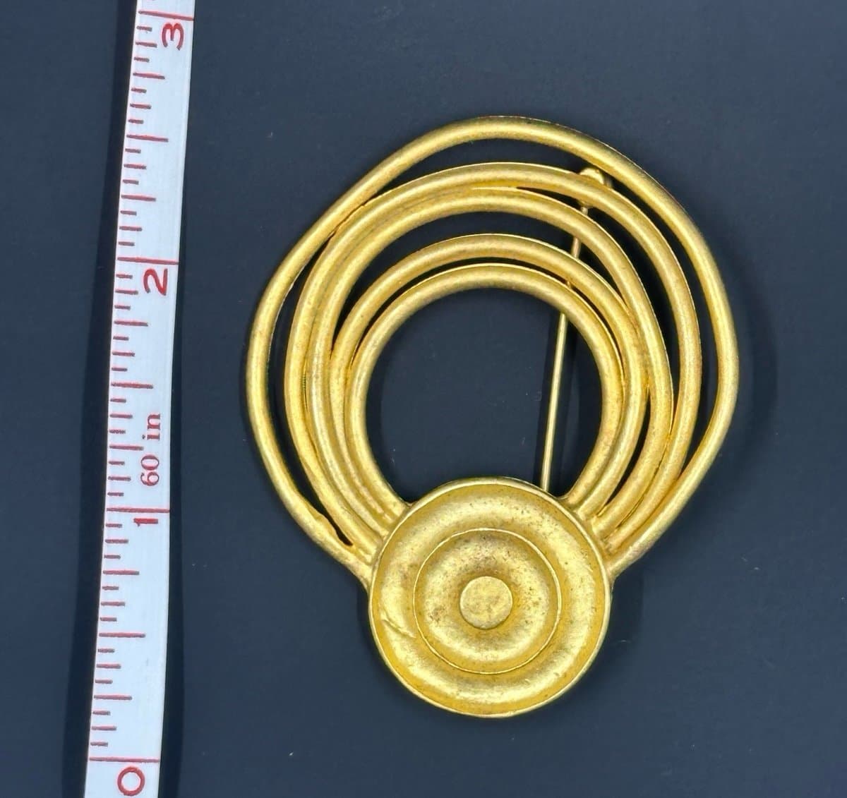 Large 2.5” Circular Gold Brooch, unmarked. - Thumbnail 3