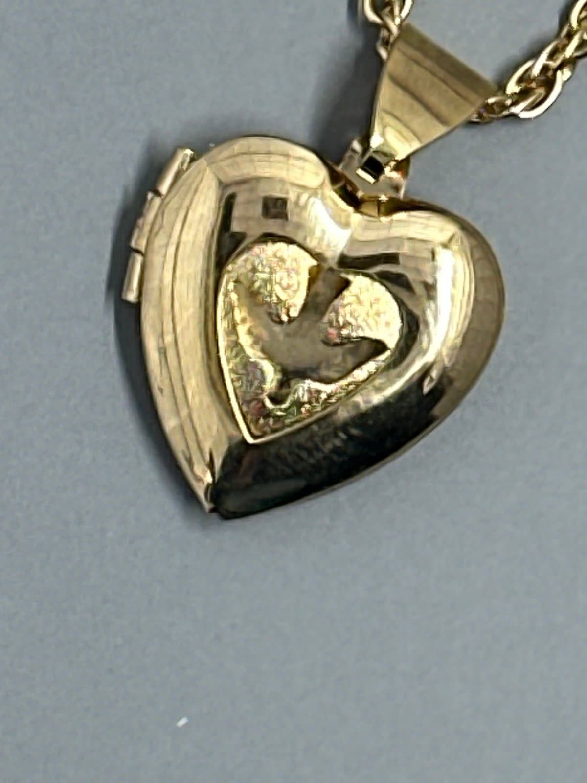 Vintage Religious Dove Heart Gold-Plated Locket on 18" Necklace - Thumbnail 3