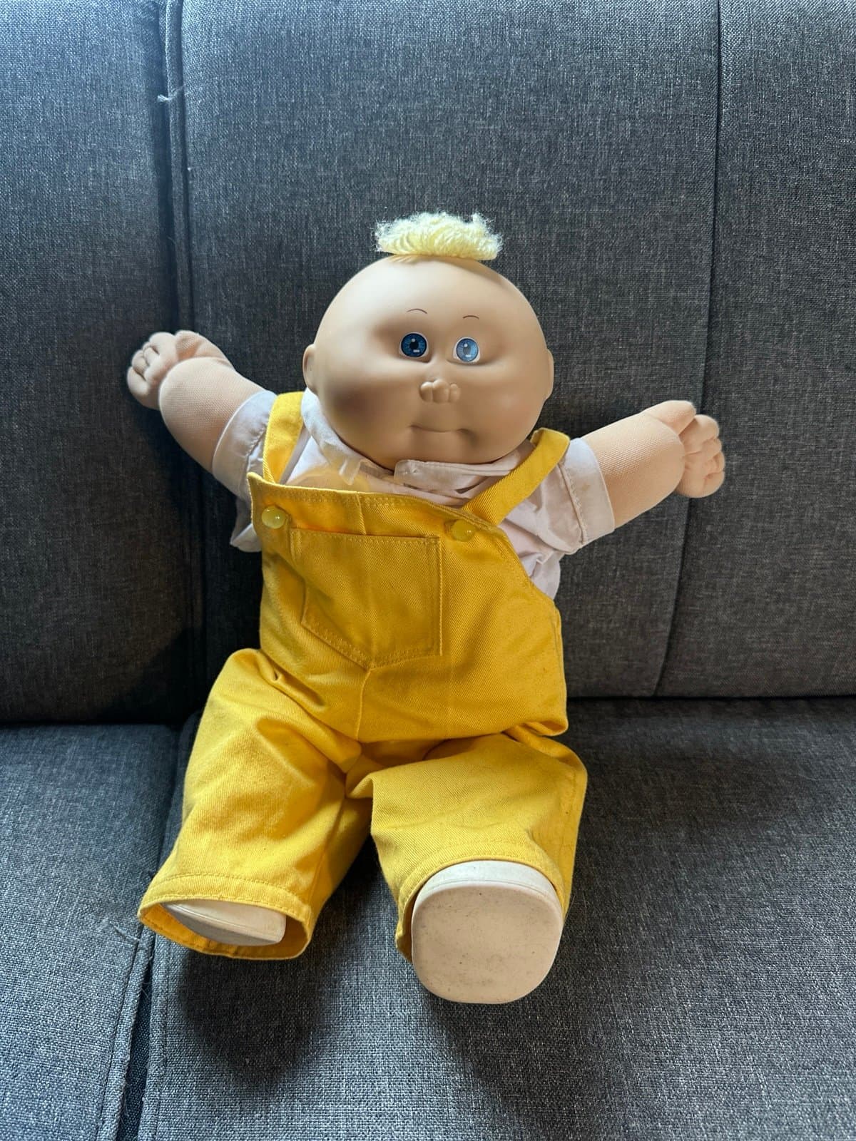1985 Cabbage Patch Kid Boy Doll Signed “Grover Dunbar” W/ papers!! - Thumbnail 3