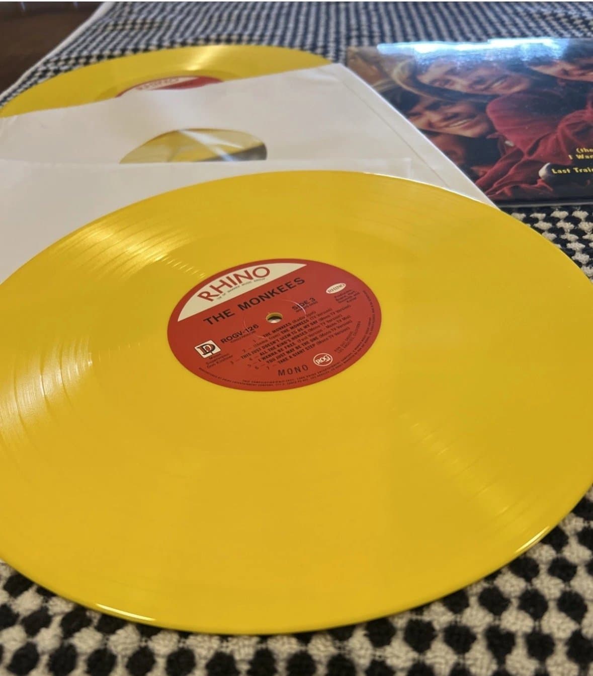 MINT MEET THE MONKEES NUMBERED #502 RUN OUT DOUBLE LP NEW SEALED YELLOW VINYL - Thumbnail 2