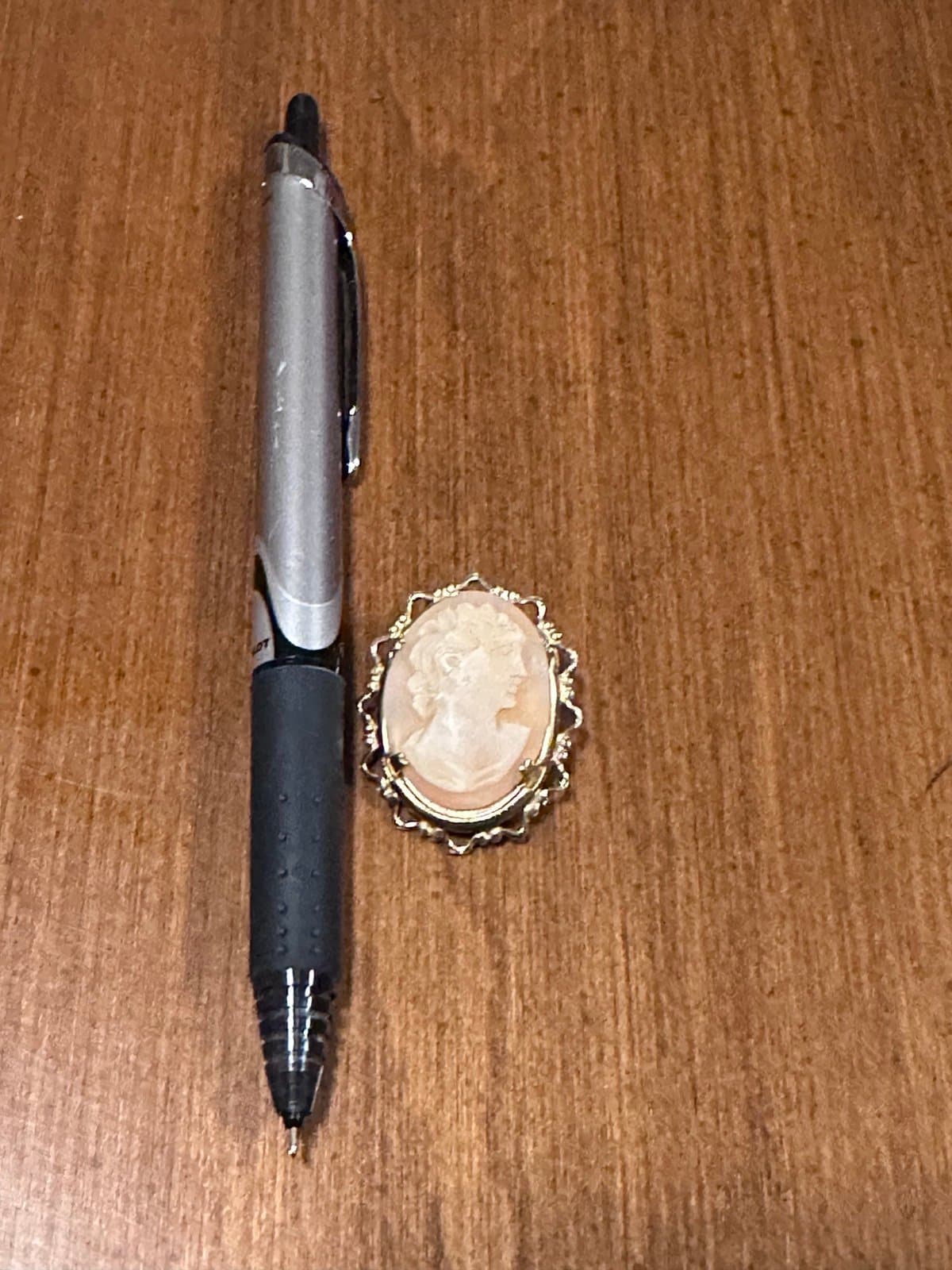 Vintage Gold Toned Unmarked Cameo Brooch! - Thumbnail 3